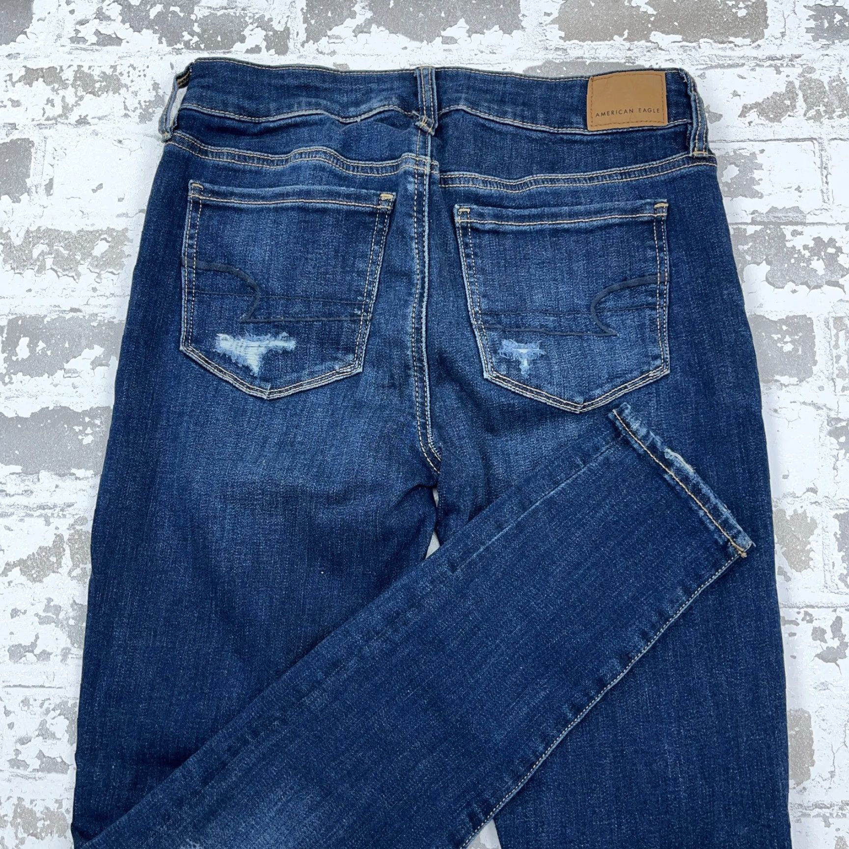 American Eagle Outfitters American Eagle Outfitters Jeans Jegging Women's size 4 Dark Wash Distressed Pockets 5-Pocket Stretch Mid Rise Blue Jeans A93 Size 27" / US 4 / IT 40 - 4 Thumbnail