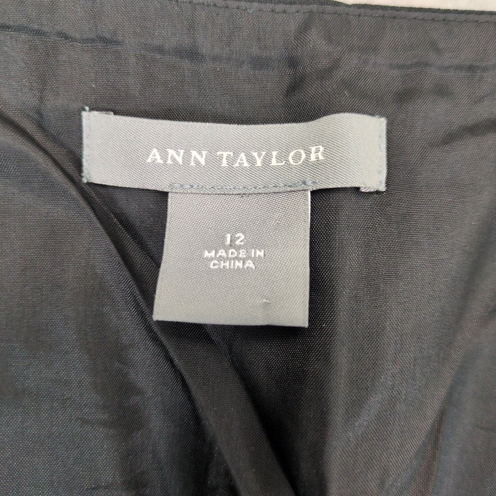 Ann Taylor Ann Taylor Size 12 Black Knee Length Skirt Size 34" / US 12 / IT 48 - 4 Thumbnail