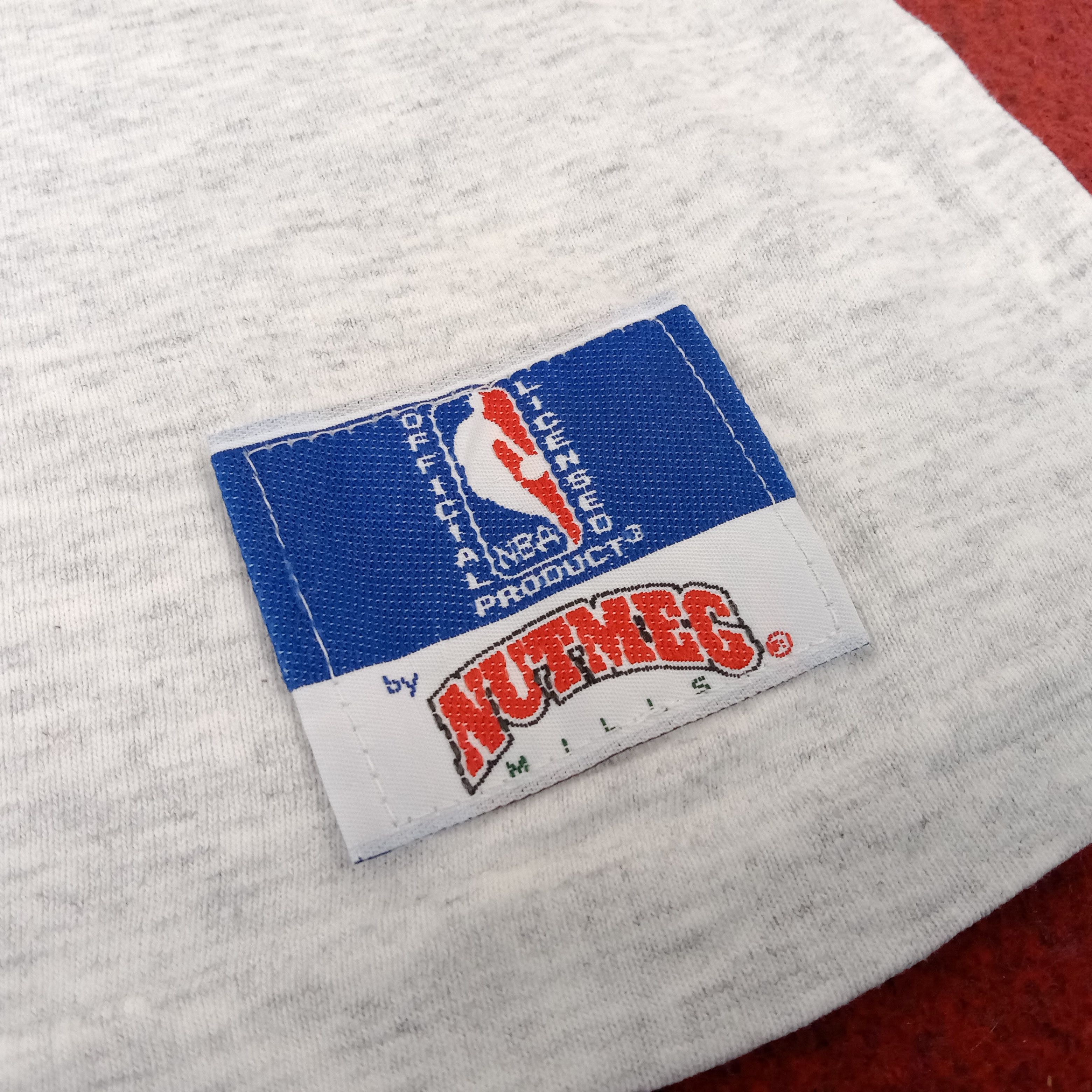 NBA × Nutmeg × Vintage Chicago Bulls Professional Basketball Team Vintage Tshirt Size US M / EU 48-50 / 2 - 7 Thumbnail