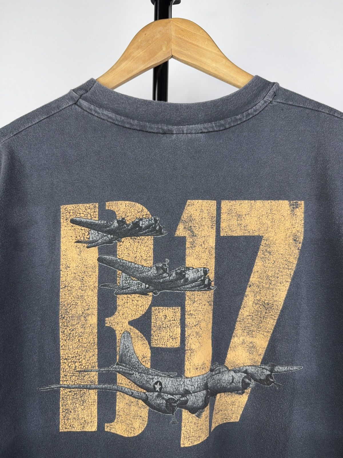 Vintage Vintage 90s B-17 Sentimental Journey Pin-Up WWII Tee XL USA Size US XL / EU 56 / 4 - 8 Thumbnail