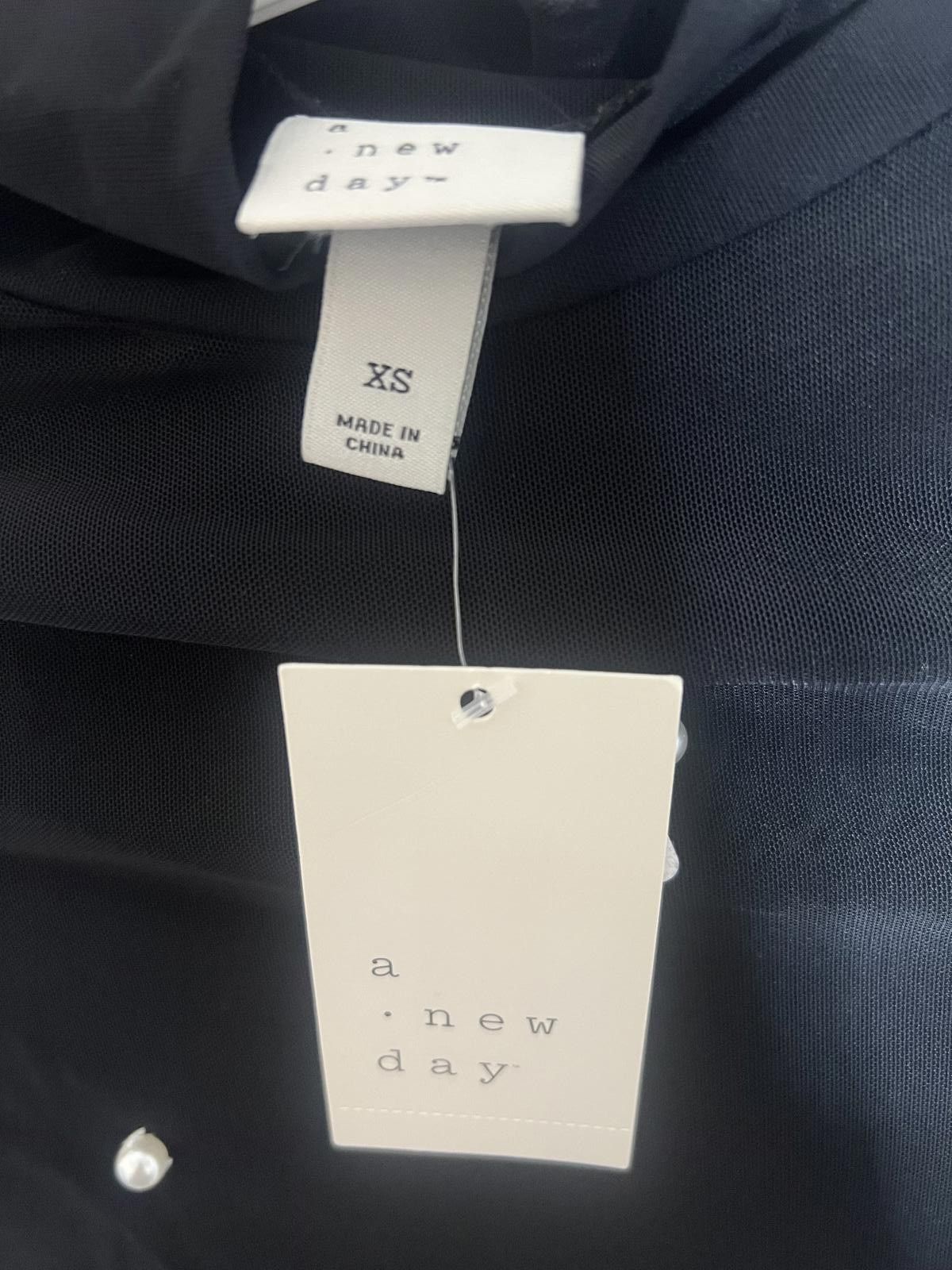 Target Basics A new day Black Long Sleeve Sheer Top with Pearl Size M / US 6-8 / IT 42-44 - 4 Thumbnail