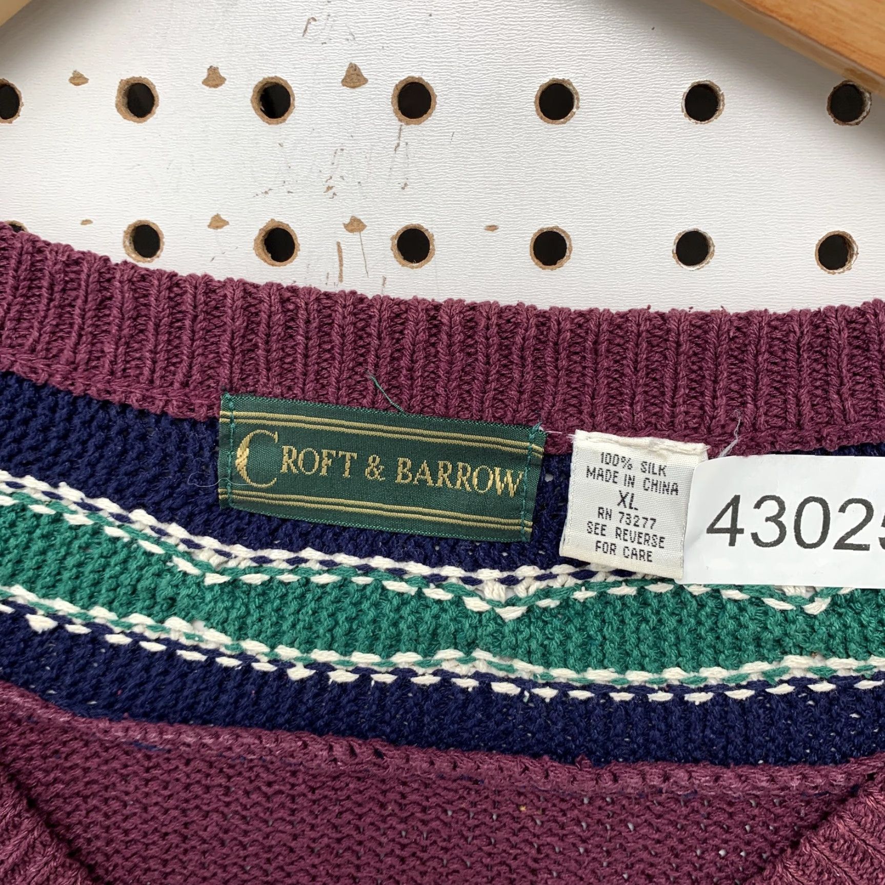 Croft & Barrow VINTAGE Croft & Barrow Argyle Knit Sweater XL Men 100% Silk Red Maroon Green V-Neck Pullover Knit Shirt/ Sweater Mens XL Red Argyle 90s Size US XL / EU 56 / 4 - 3 Thumbnail