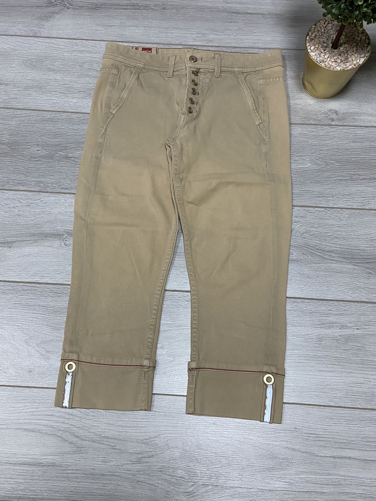 Marithe + Francois Girbaud Marithe Francois Girbaud short next boyfriend buttons pants Size 29" - 2 Thumbnail