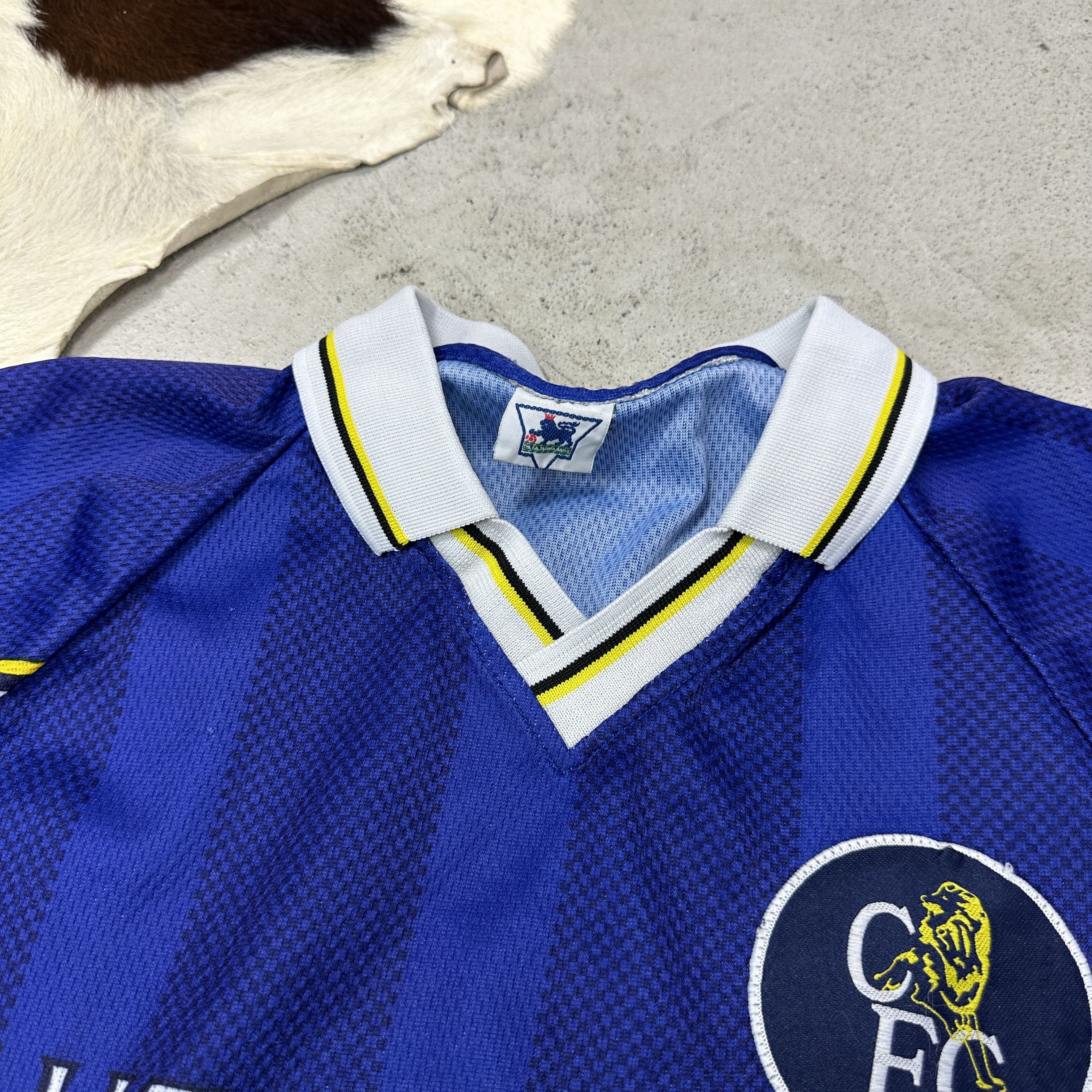 Chelsea Soccer Vintage Sporty Streetwear Repro Chelsea Jersey Y2K Size US M / EU 48-50 / 2 - 5 Thumbnail
