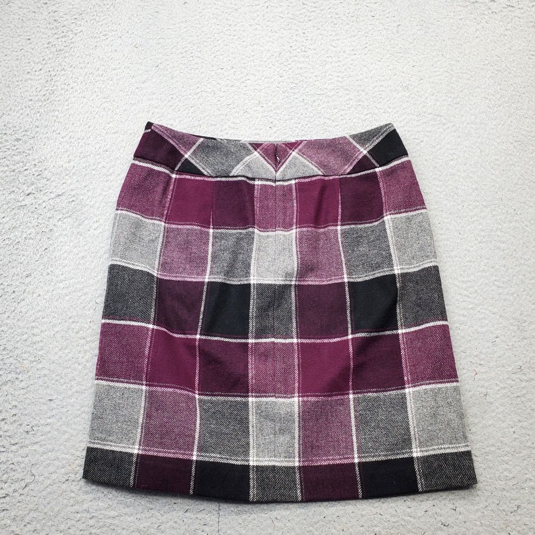 Talbots Talbots Skirt Womens 10P Plaid Lined Back Zip Straight & Pencil Size: Womens Size 10P Color Multicolor Size 32" / US 10 / IT 46 - 2 Thumbnail