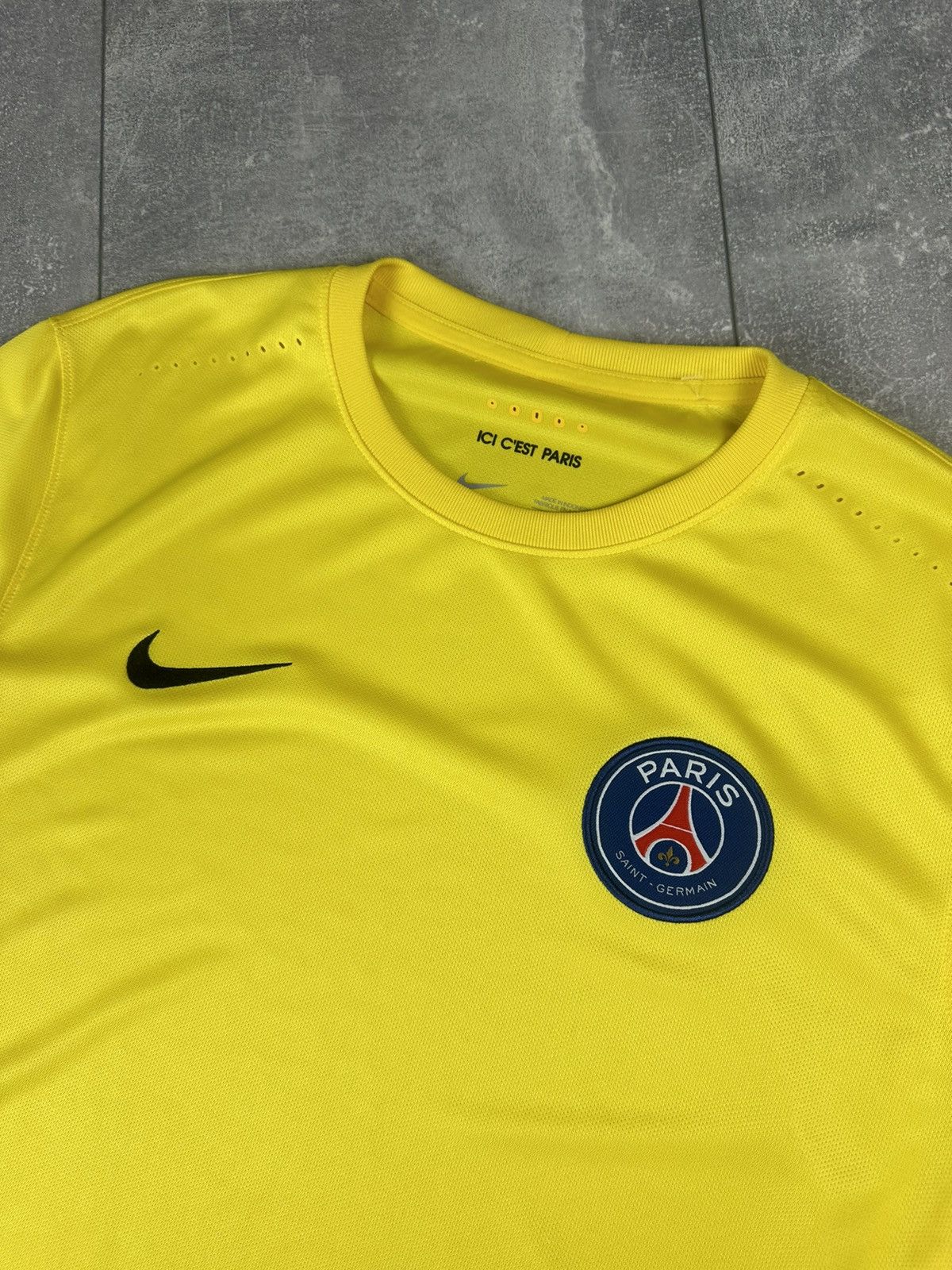 Nike Nike Paris Player Issue 2015/16 Goalkeeper Long Sleeve Size US L / EU 52-54 / 3 - 8 Thumbnail