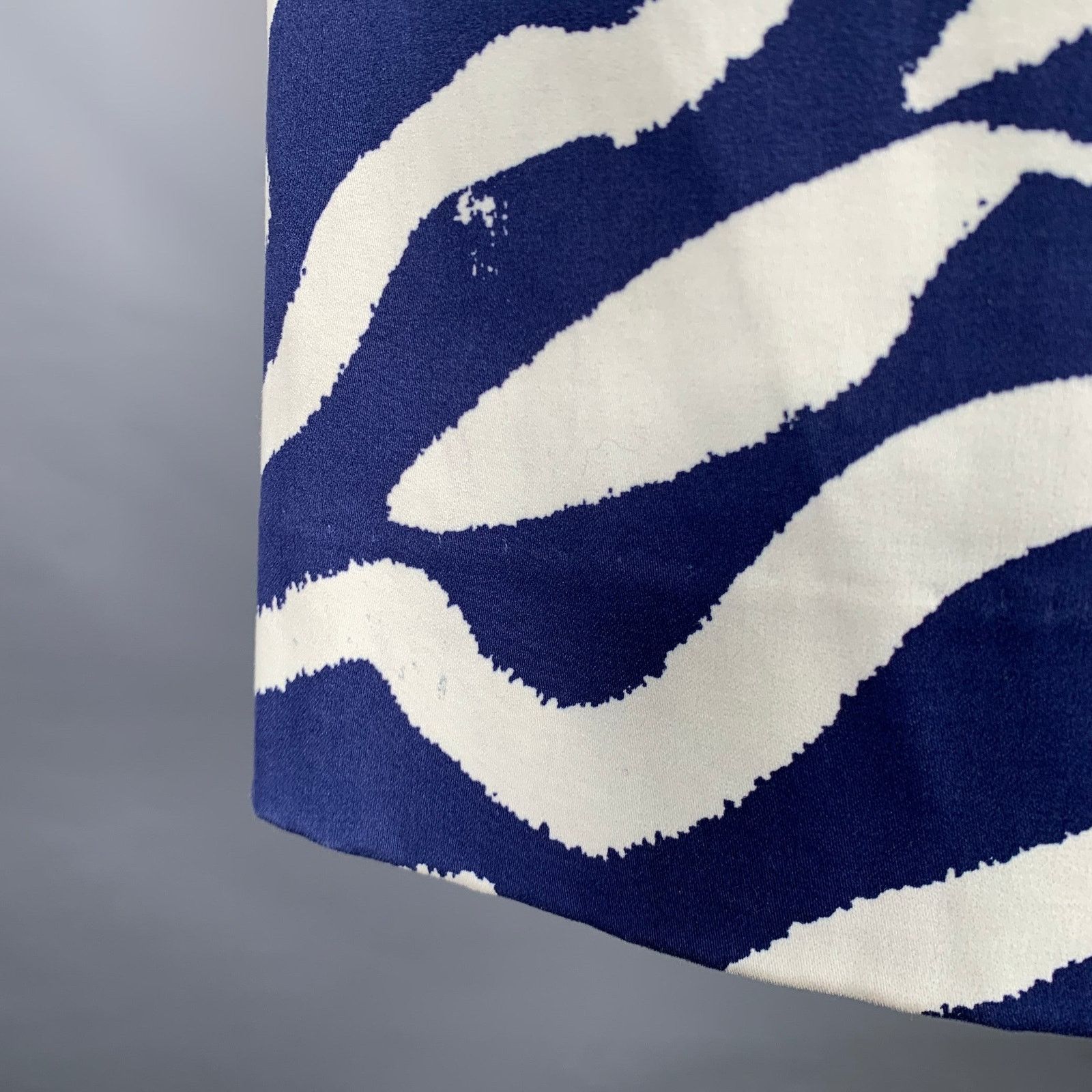 Prabal Gurung PRABAL GURUNG Size M Blue White Lines Graphic Bermuda Shorts Size US 31 - 4 Thumbnail
