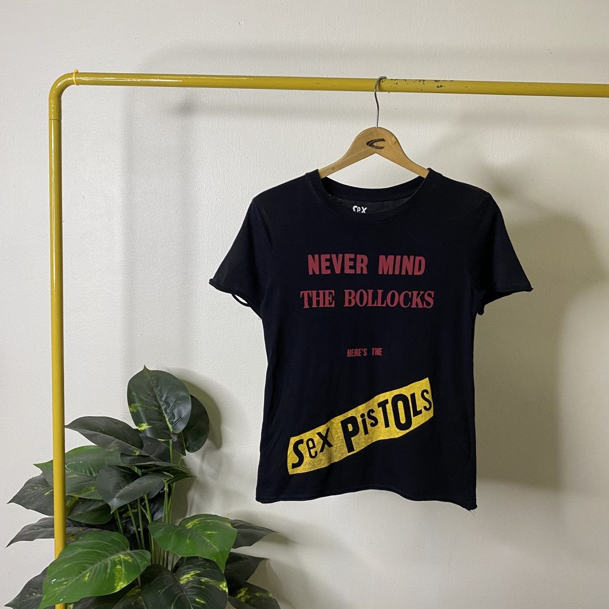 Band Tees GU x Sex Pistols Never Mind The Bollocks Punk Seditionaries Size US S / EU 44-46 / 1 - 1 Thumbnail