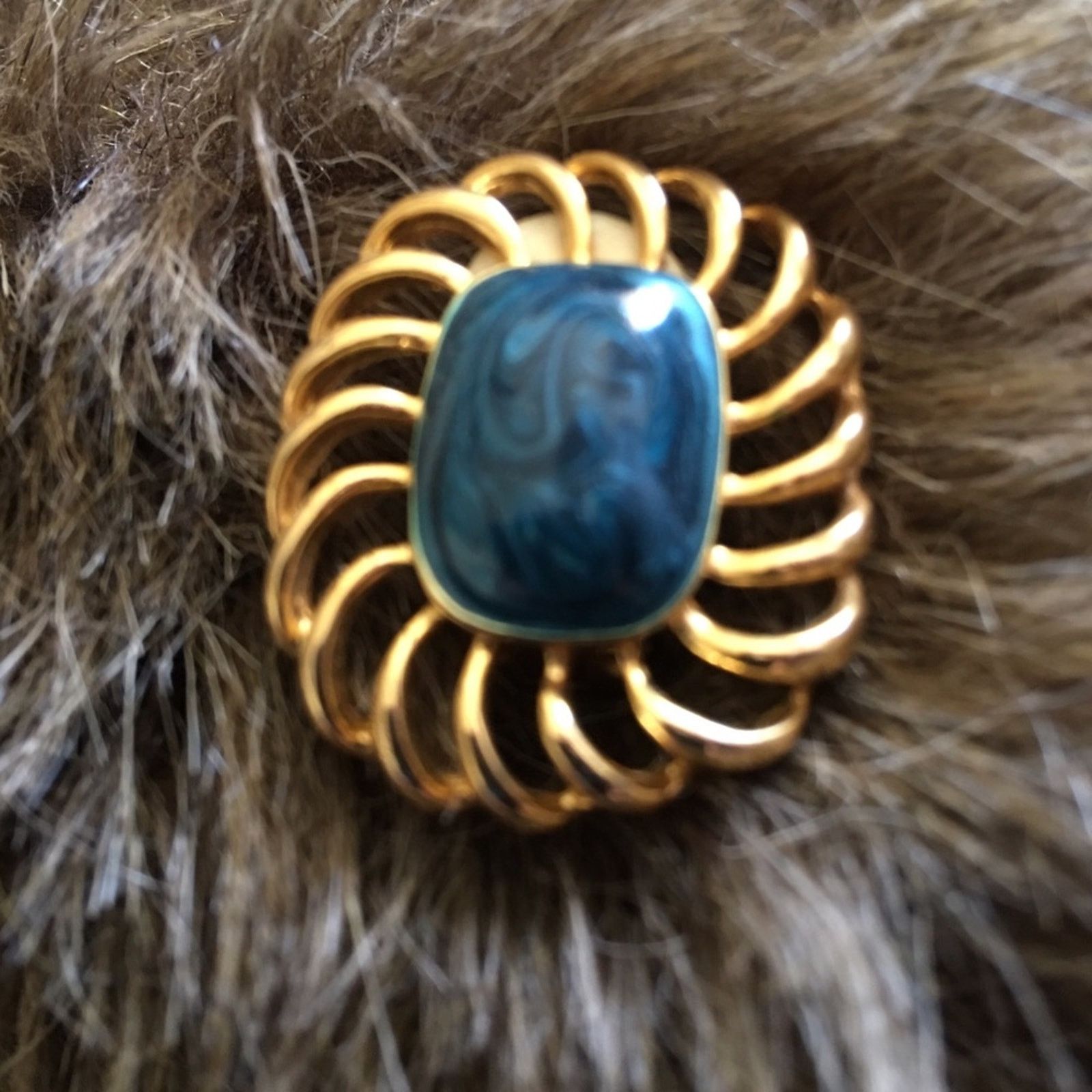 Vintage Vintage gold tone swirl blue enamel clip earrings Size ONE SIZE - 3 Thumbnail