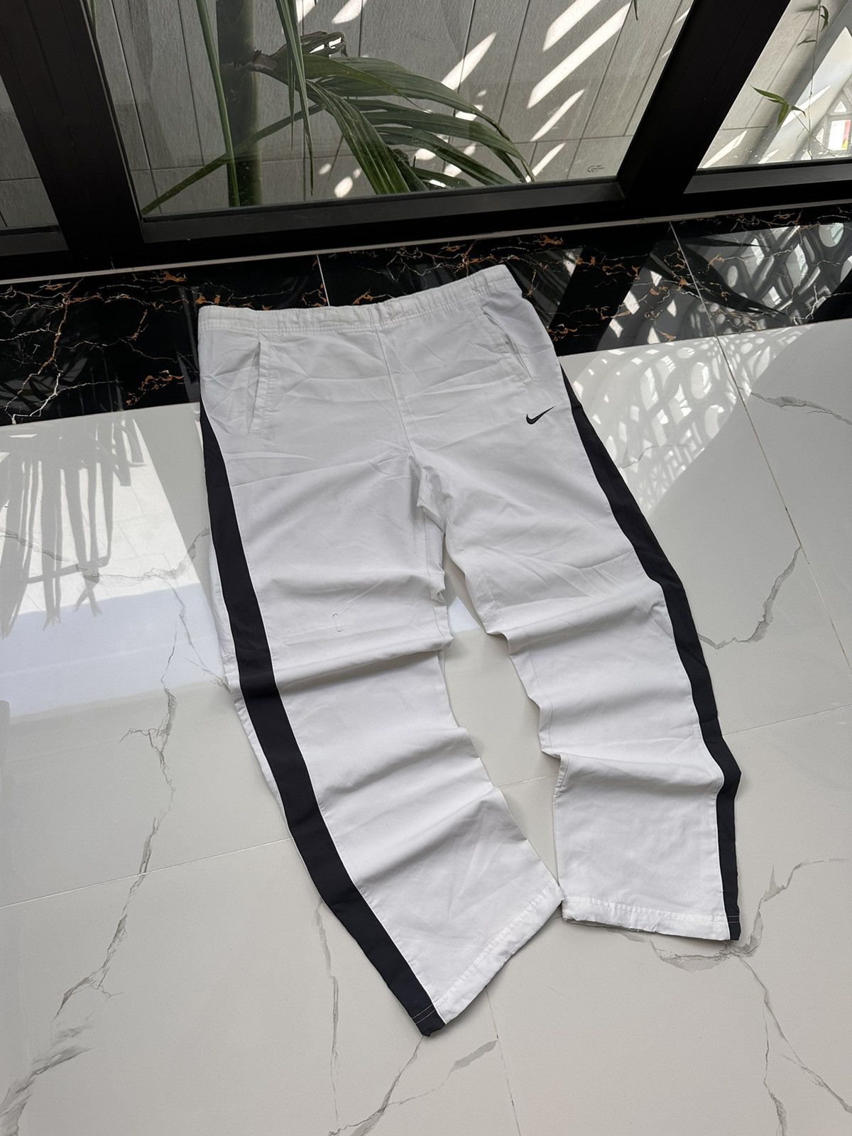 Nike × Vintage NIKE VINTAGE BASIC LOGO WHITE STREETWEAR SWEATPANTS Size US 34 / EU 50 - 1 Thumbnail