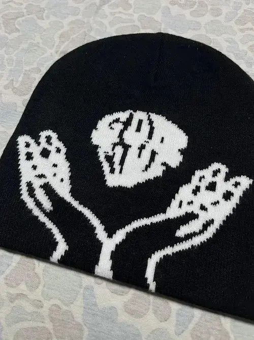 VIBE Hands Holding Diamond No Cuff Winter Knit Beanie Hat OS Size ONE SIZE - 2 Thumbnail