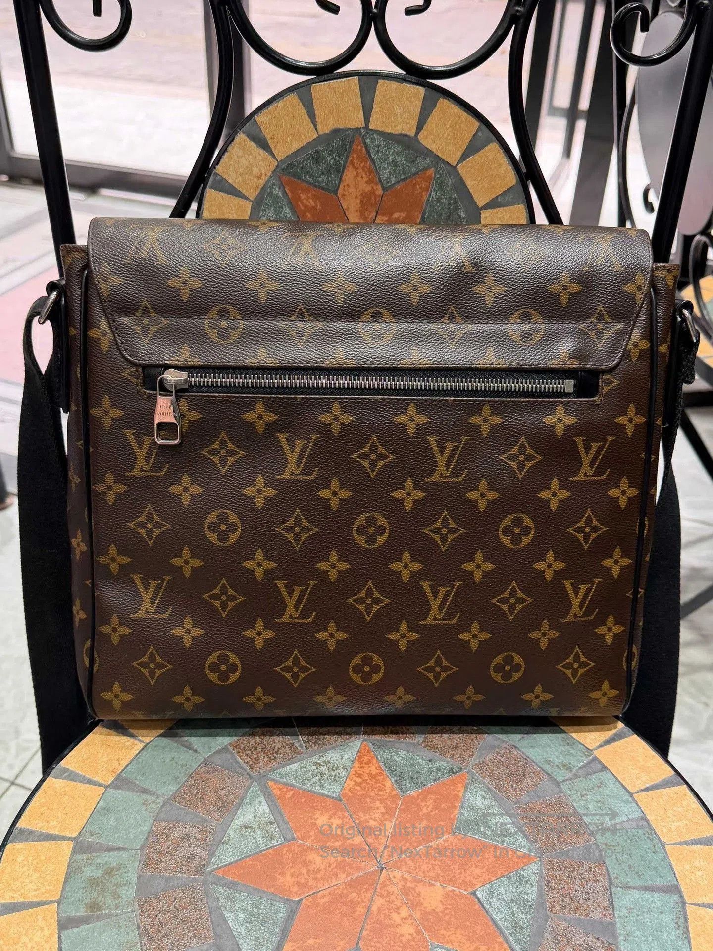 Louis Vuitton Louis Vuitton Men's Classic Monogram Messenger Bag. Size ONE SIZE - 2 Thumbnail