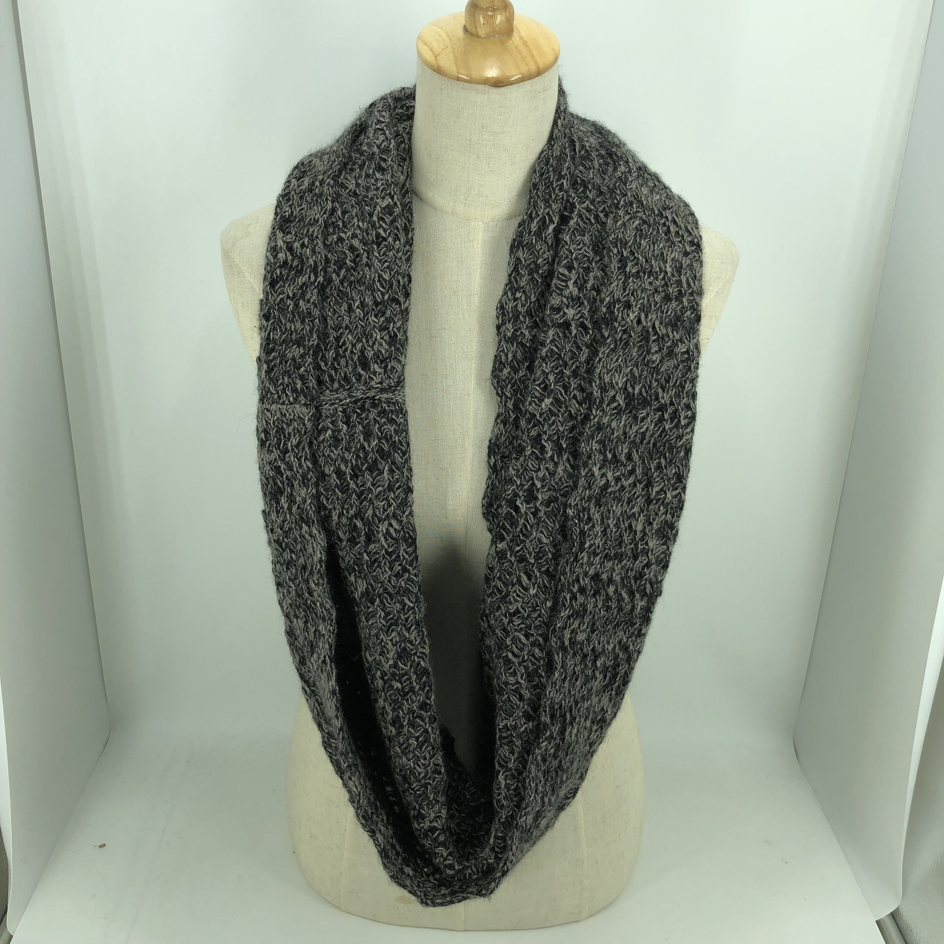 Vintage Chloe Wool Scarf Muffler Infinity Loop Foulards V656 Size ONE SIZE - 1 Thumbnail