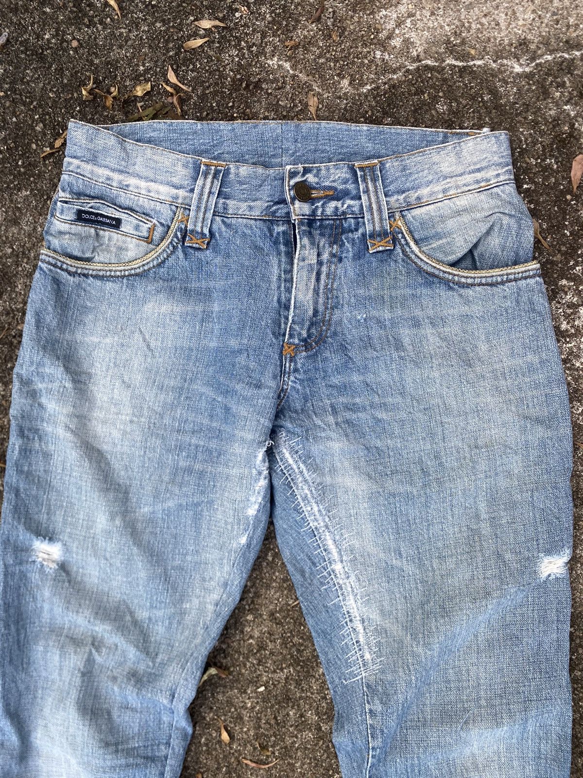 Dolce & Gabbana Dolce & Gabbana distressed light wash denim jeans Size US 32 / EU 48 - 3 Thumbnail