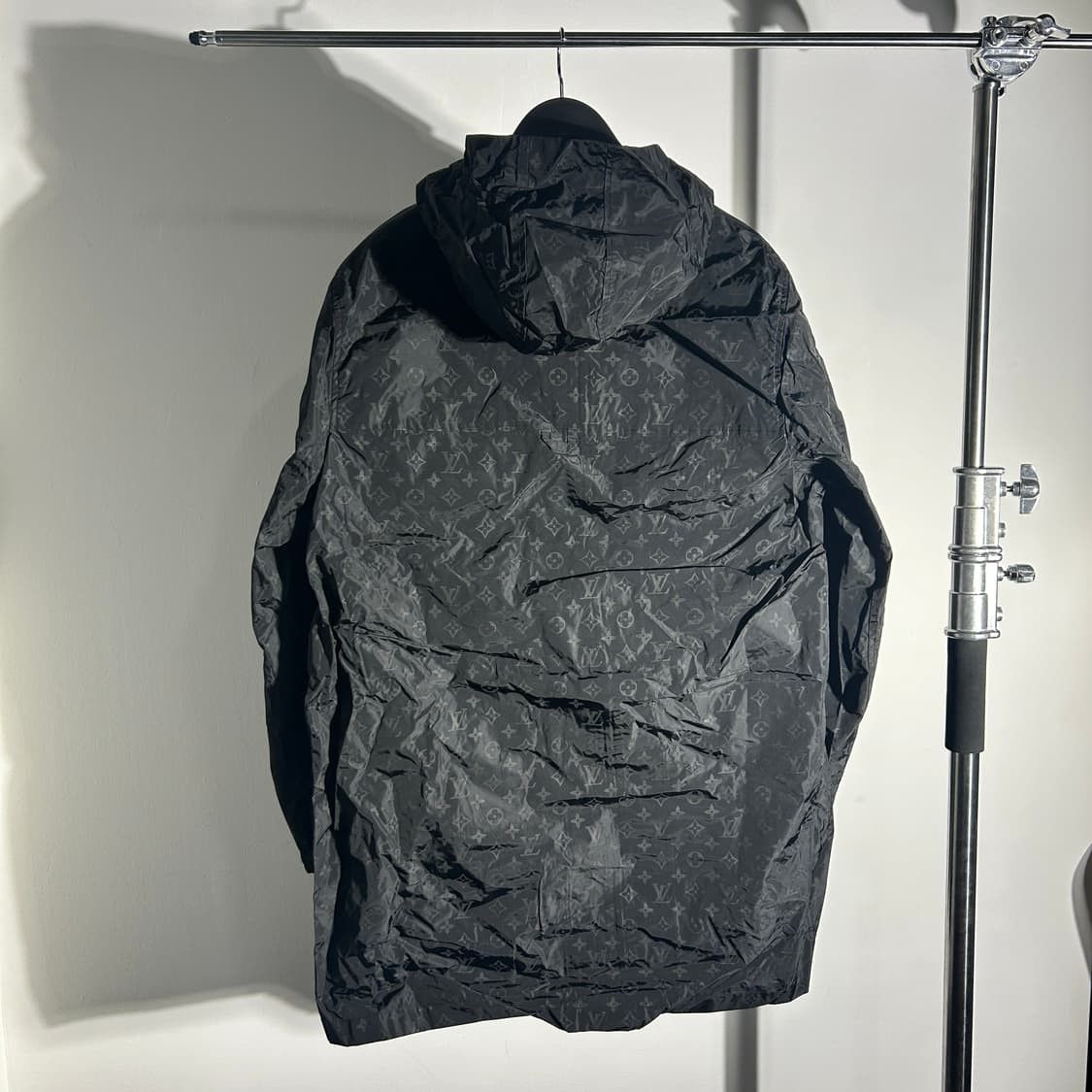 Louis Vuitton Monogram Mid Length Long Wandbreaker