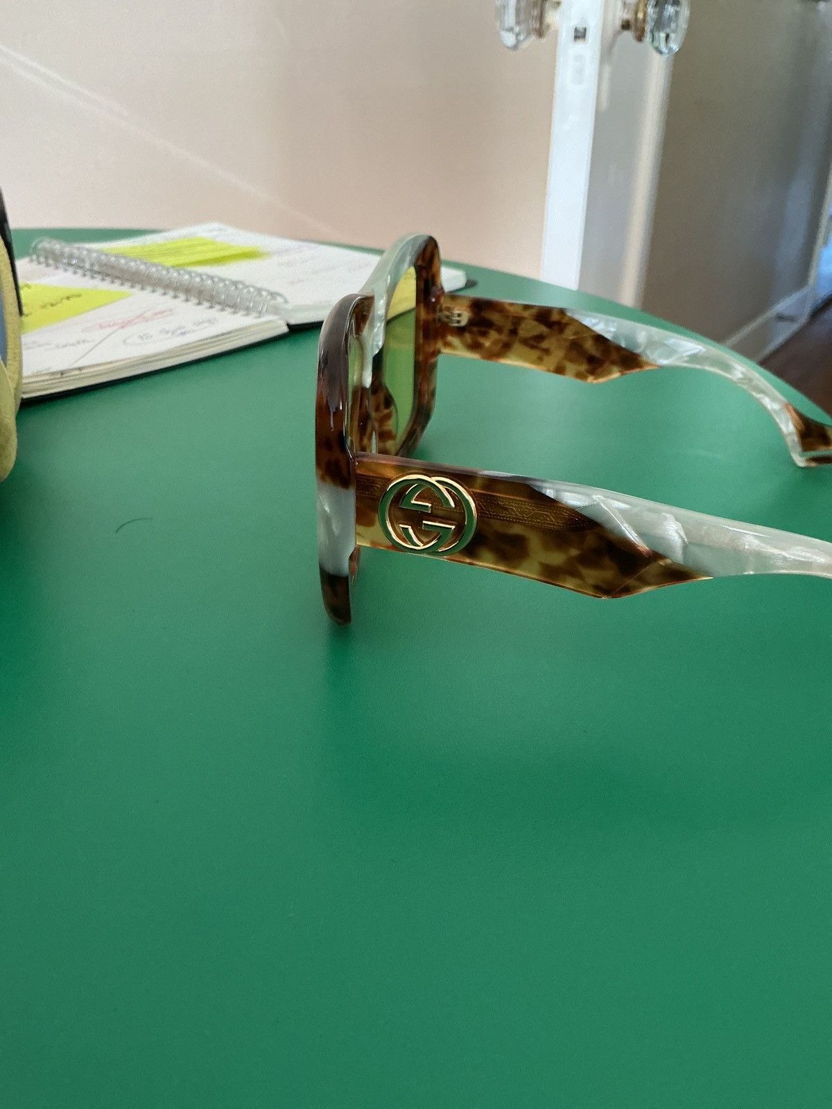 Gucci Oversized Gucci Tortoise Pearl Sunglasses Size ONE SIZE - 8 Thumbnail