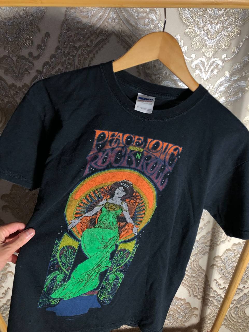 Band Tees VINTAGE PEACE AND LOVE ROCK N ROLL T-SHIRT METAL Y2K 90s USA Size US M / EU 48-50 / 2 - 2 Thumbnail