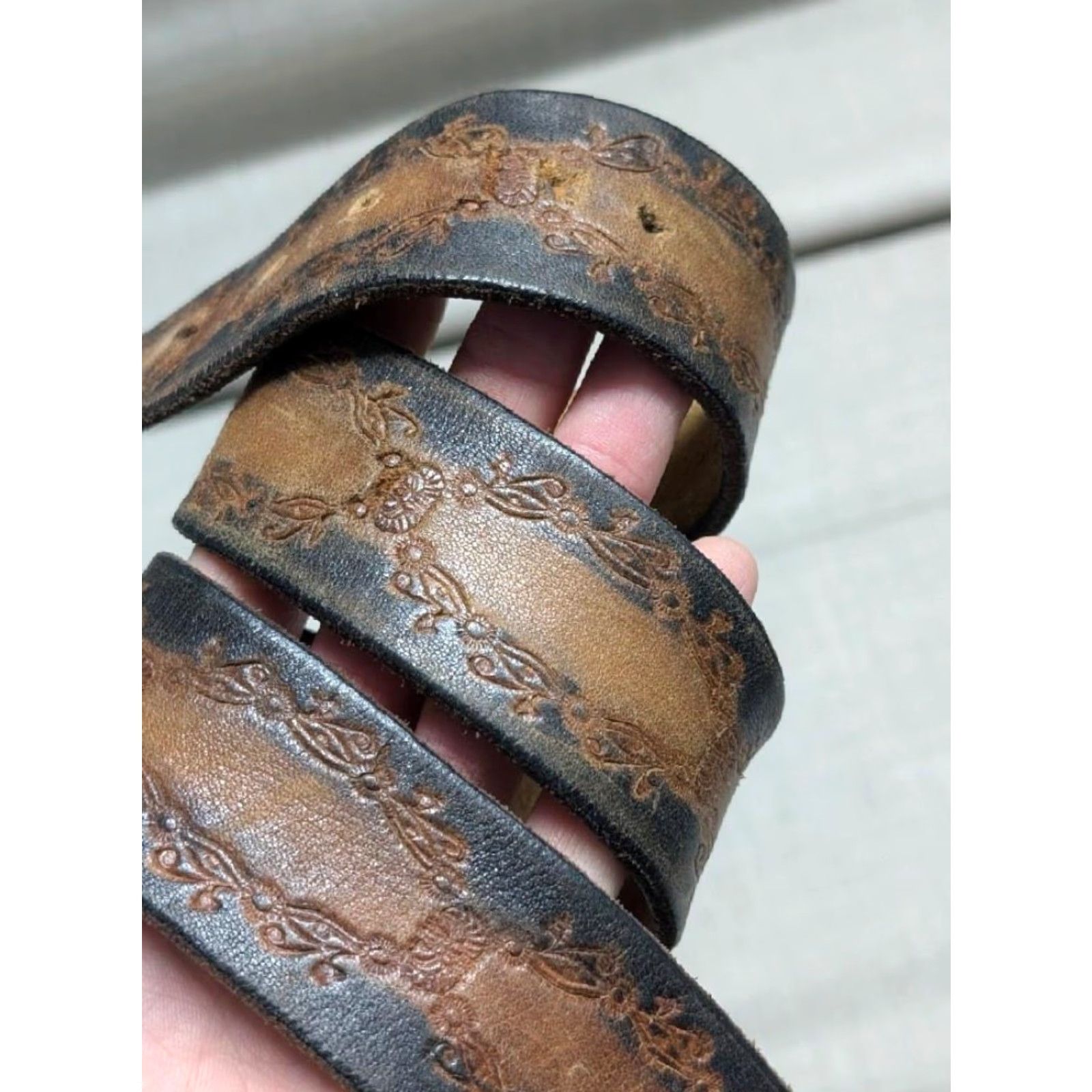 Vintage VINTAGE western belt belt Unisex Adults 28 brown tooled handcrafted 28 leather floral geometric Hippie Southwestern Boho 1970s Mens Women? Size 28 - 2 Thumbnail