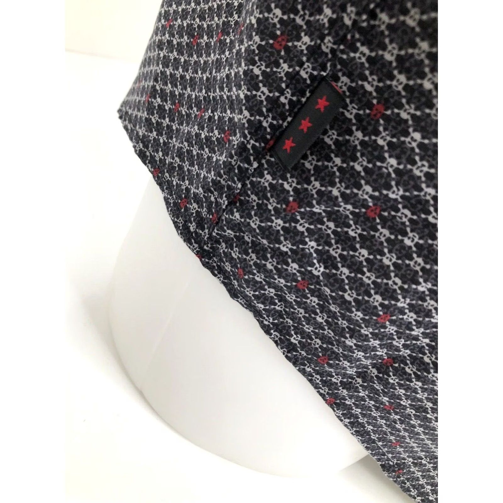 John Varvatos JOHN VARVATOS U.S.A - NEW w TAGS - Pirate SKULL & CROSSBONES All Over Lg. Shirt Shirt Mens L Black / Gray / Red XS? Size US L / EU 52-54 / 3 - 4 Thumbnail