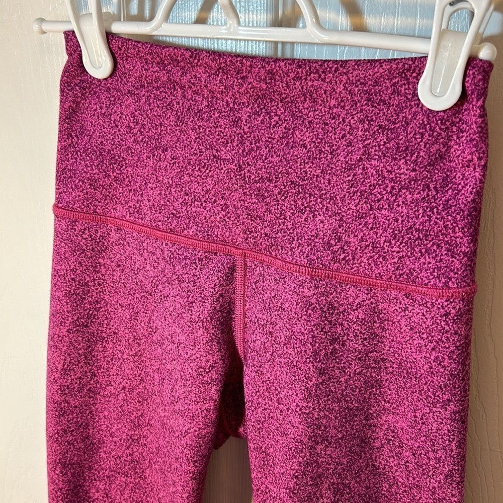 Lululemon Size 2 Lululemon pink speckled crop leggings Size 26" / US 2 / IT 38 - 2 Thumbnail