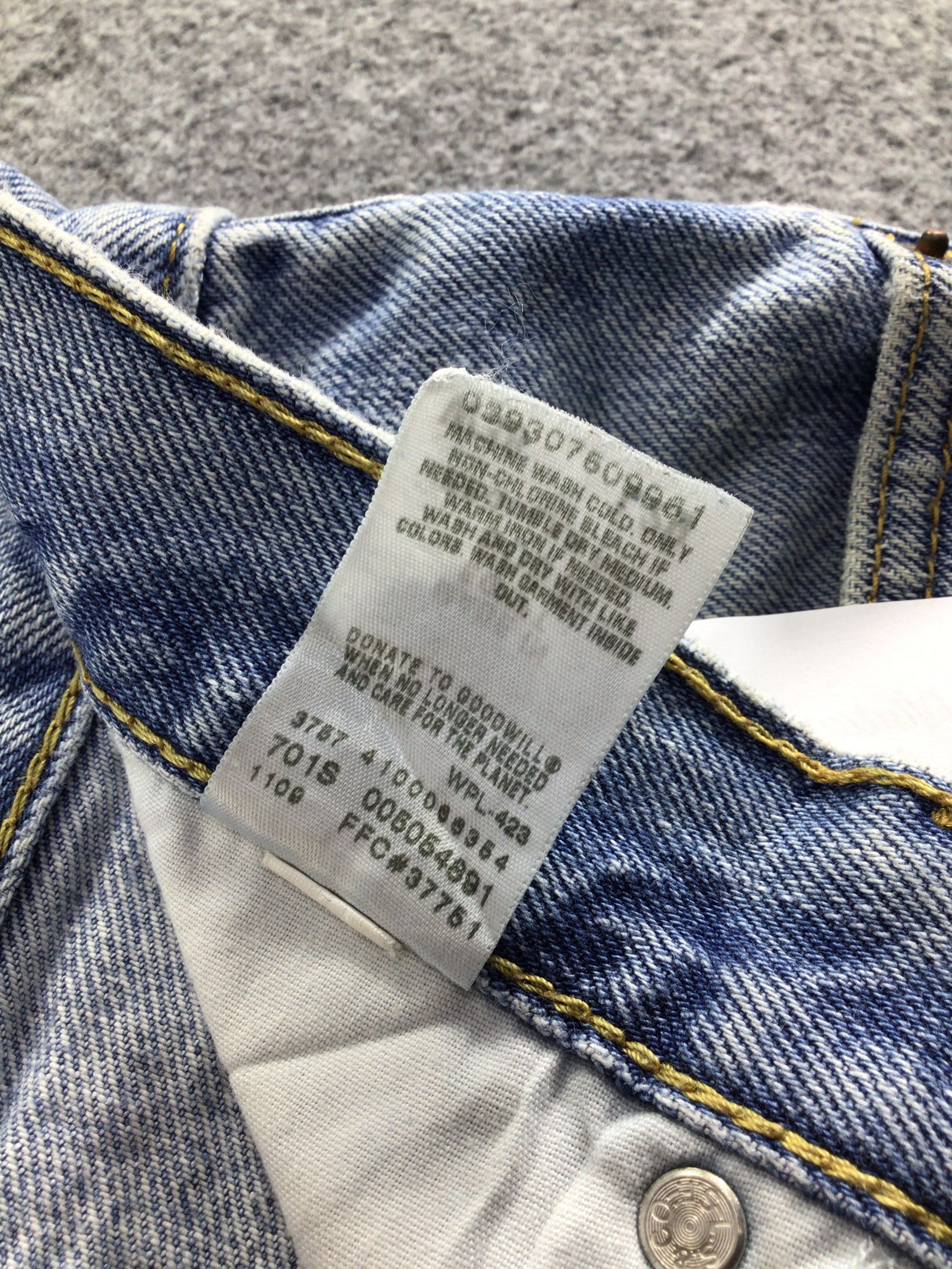 Levi's Vintage Levis 505 Jeans Medium Wash Denim -J554 Size US 37 - 11 Thumbnail