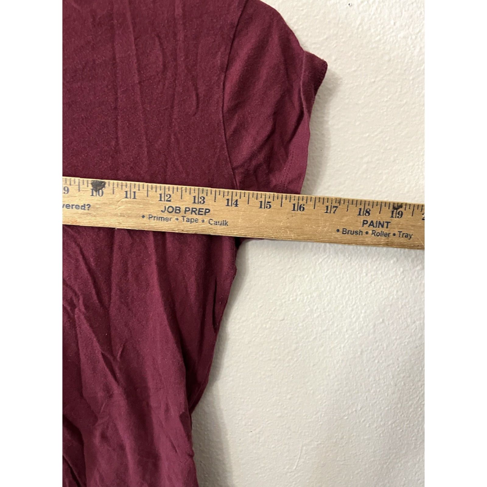 Guess GUESS Logo Graphic Logo T-Shirt women’s Small Maroon Crew Neck Shirt Women XS S Burgundy 90s Concert Mens Womens Girls Boys Size S / US 4 / IT 40 - 4 Thumbnail