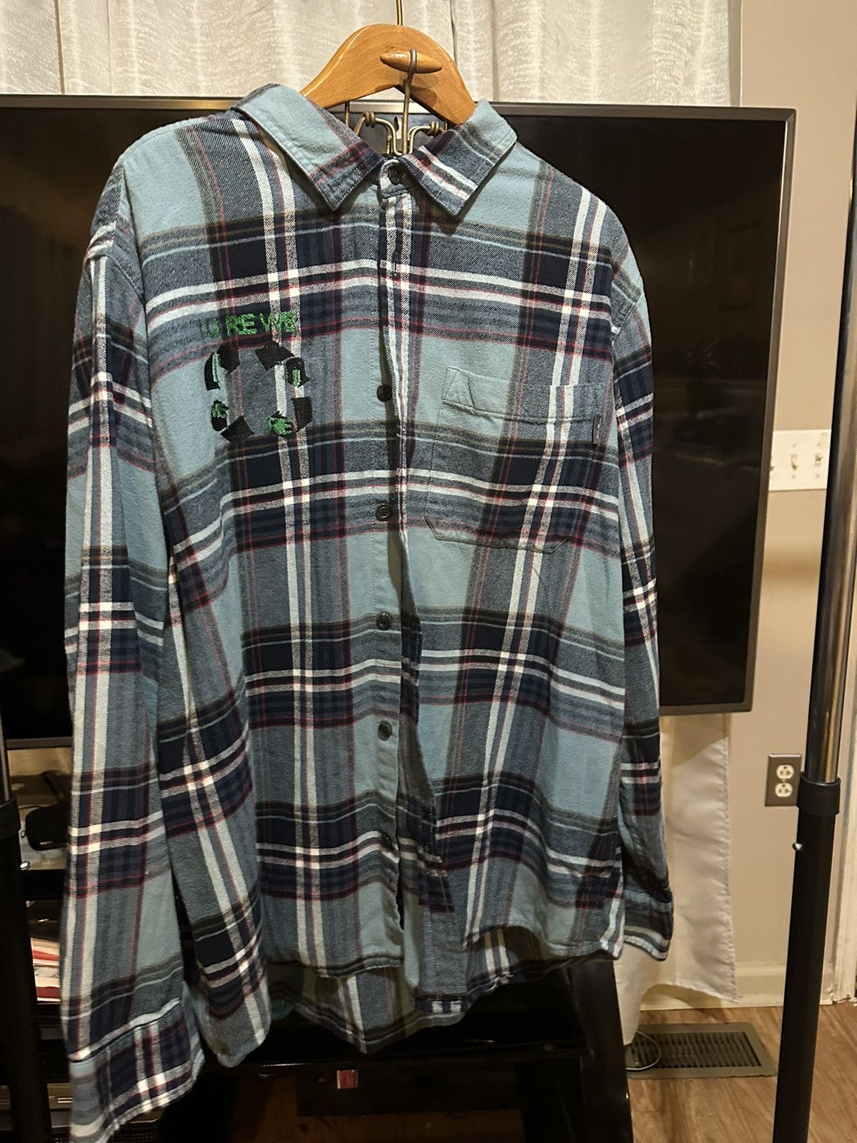 Designer EMBROIDERY BUTTON UP Size US M / EU 48-50 / 2 - 3 Thumbnail