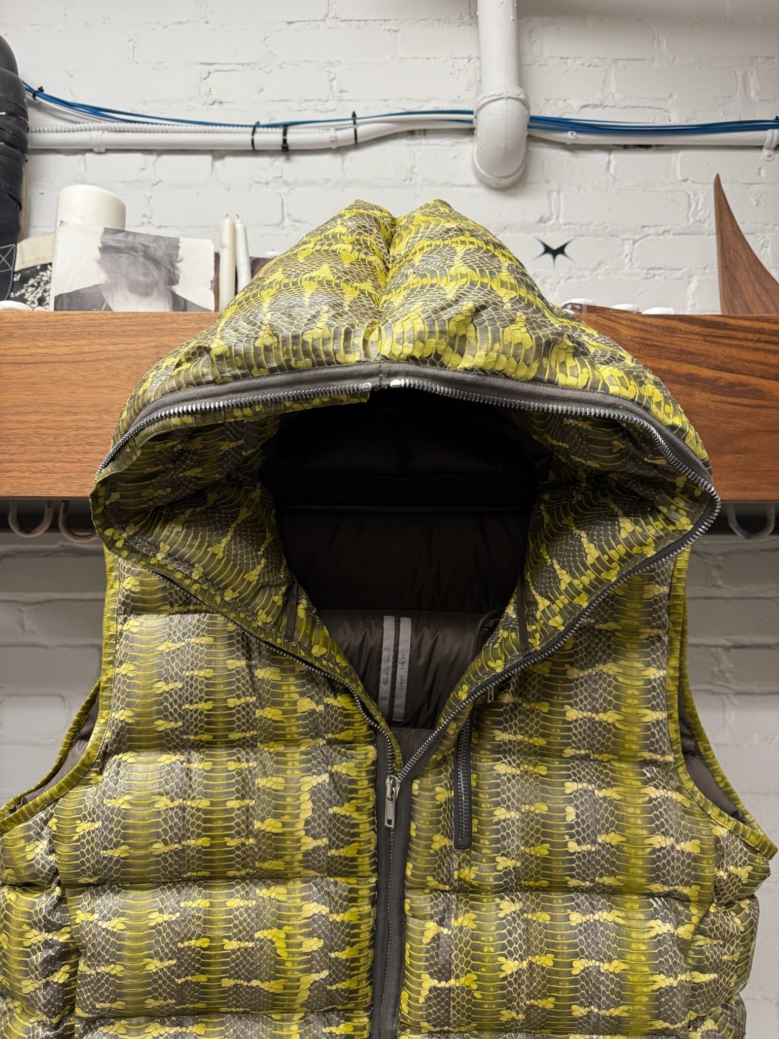 Rick Owens AW2023 Rick Owens ‘Luxor’ Genuine Acid Boiga Snake ‘Gimp’ Zip Puffer Vest Size US XL / EU 56 / 4 - 3 Thumbnail
