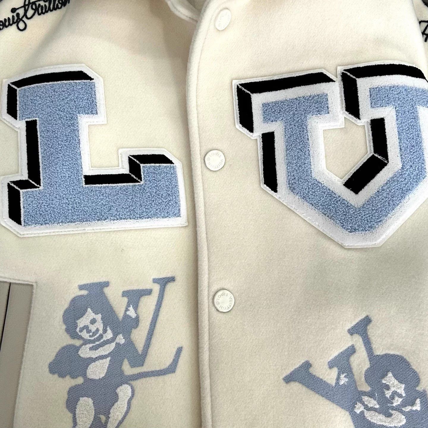 Louis Vuitton LOUIS VUITTON Bugs Bunny Baseball Jacket 48 Brand New Size US M / EU 48-50 / 2 - 7 Thumbnail