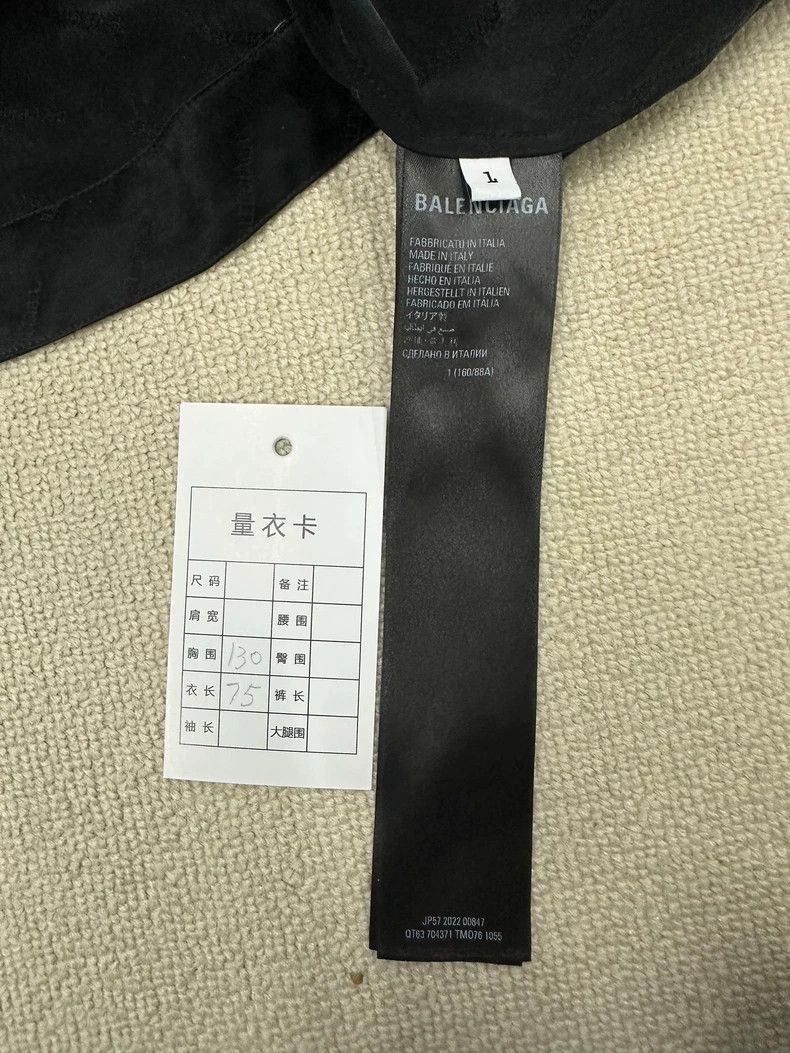 Balenciaga Balenciaga size 1 Button dark pattern logo sweater jacket j Size US M / EU 48-50 / 2 - 6 Thumbnail