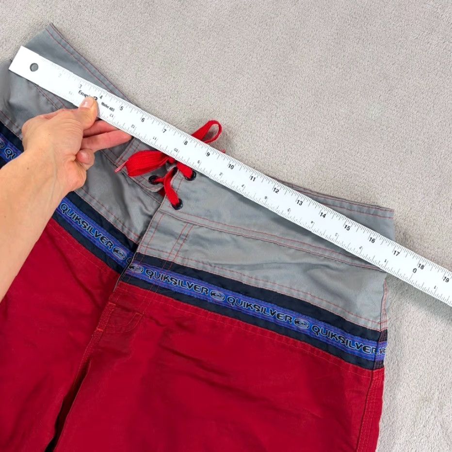 Quiksilver VINTAGE Quiksilver Board Shorts Men 33 Red Grey Multi SpellOut Logo Surf Pocket 33 Size US 33 - 4 Thumbnail