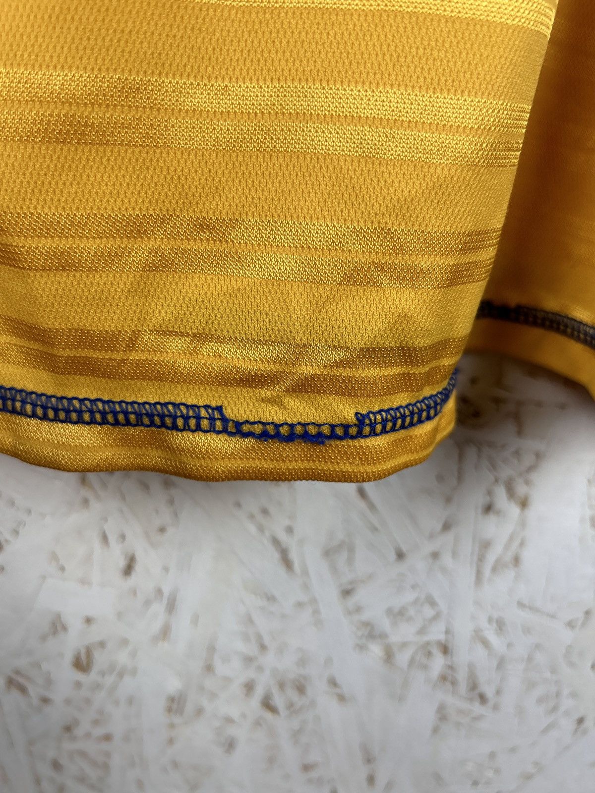 Umbro Vintage Umbro x Chelsea FC 2000/01 Away Kit Soccer Jersey Size US M / EU 48-50 / 2 - 9 Thumbnail