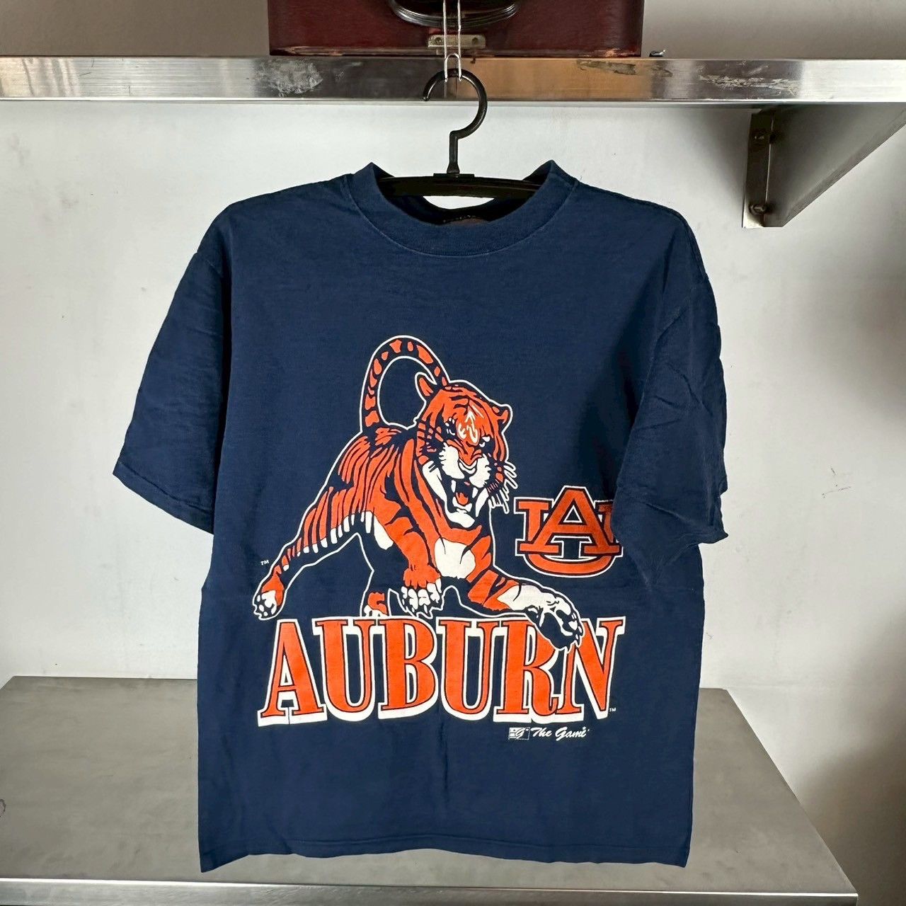 Vintage ​​​​​Vintage 90s Auburn Tigers NCAA Graphic​ T-shirt Size US L / EU 52-54 / 3 - 1 Thumbnail