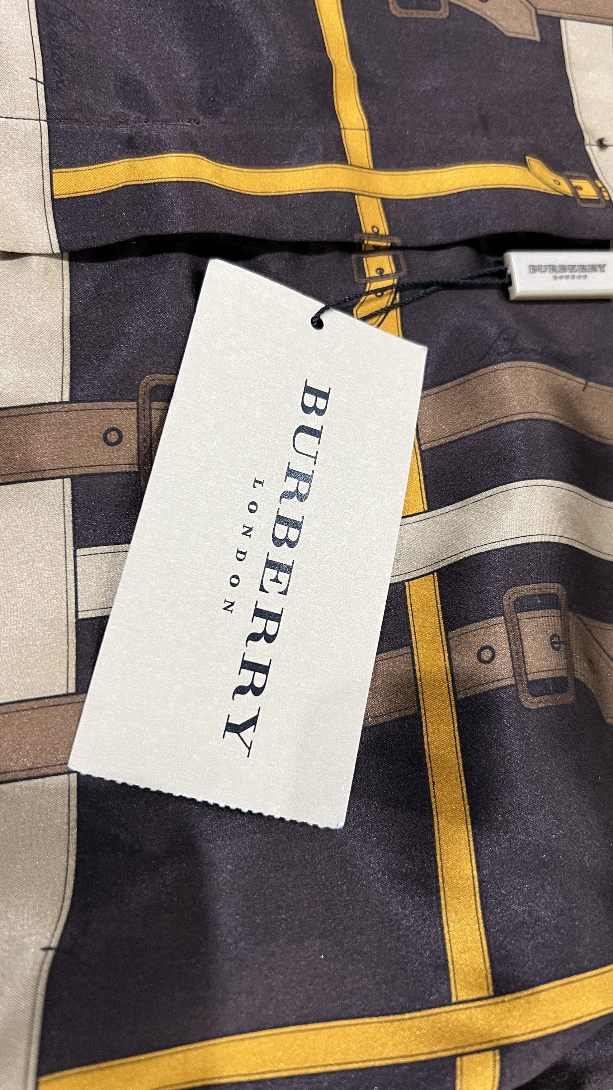 Burberry Vintage Burberry London Silk Blouse – Belt Check Pattern Size M / US 6-8 / IT 42-44 - 12 Thumbnail