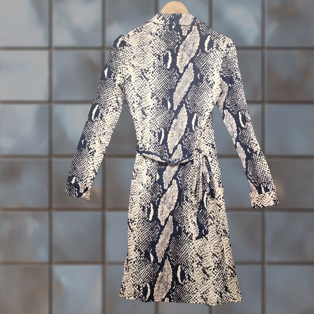 Diane von Furstenberg DVF Diane von Furstenberg Silk Wrap Dress Blue White Snake Print Size 6 Women Dress Size M / US 6-8 / IT 42-44 - 1 Thumbnail
