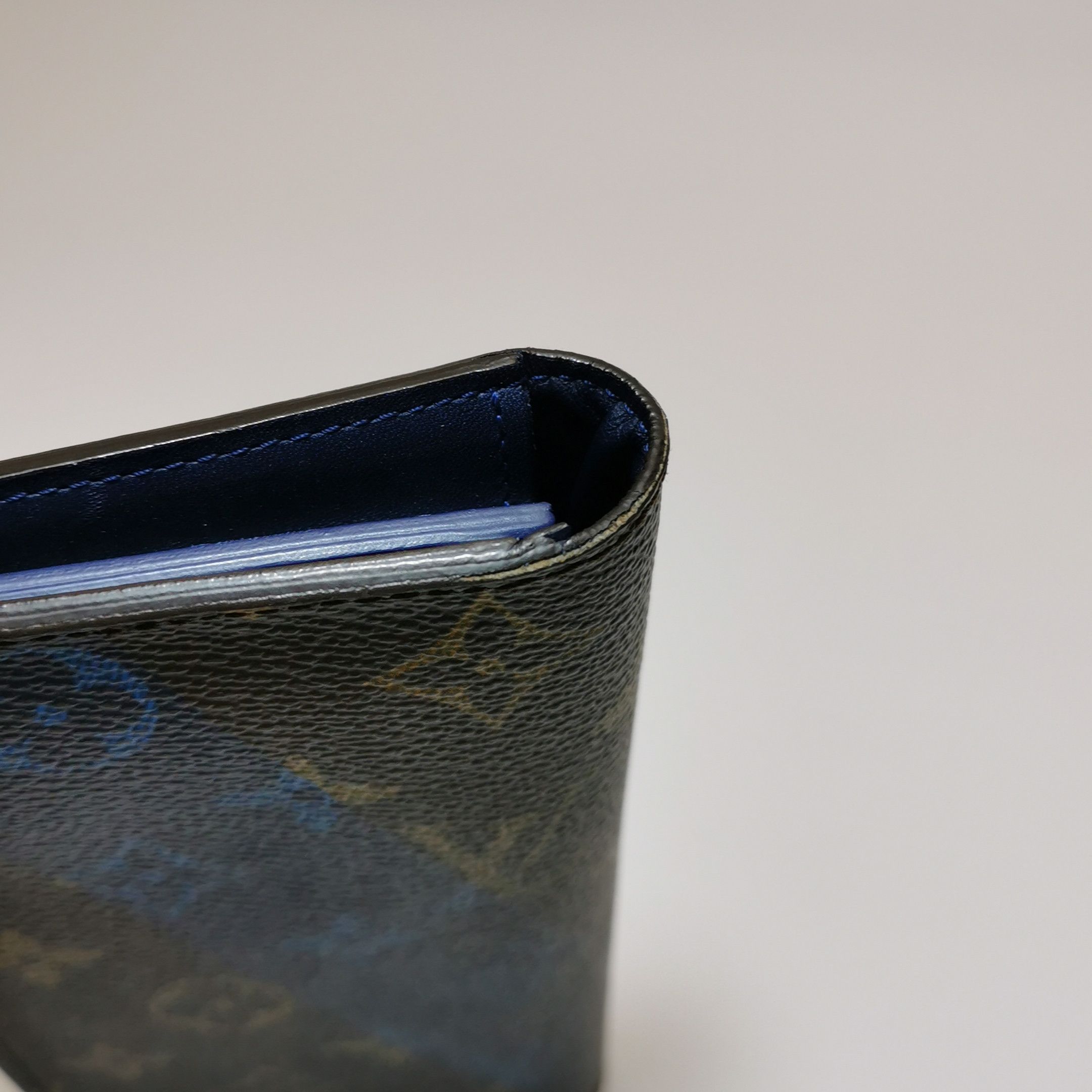 Louis Vuitton Louis Vuitton (LV) Brazza Colorblock Monogram Print Bifold Size ONE SIZE - 9 Thumbnail