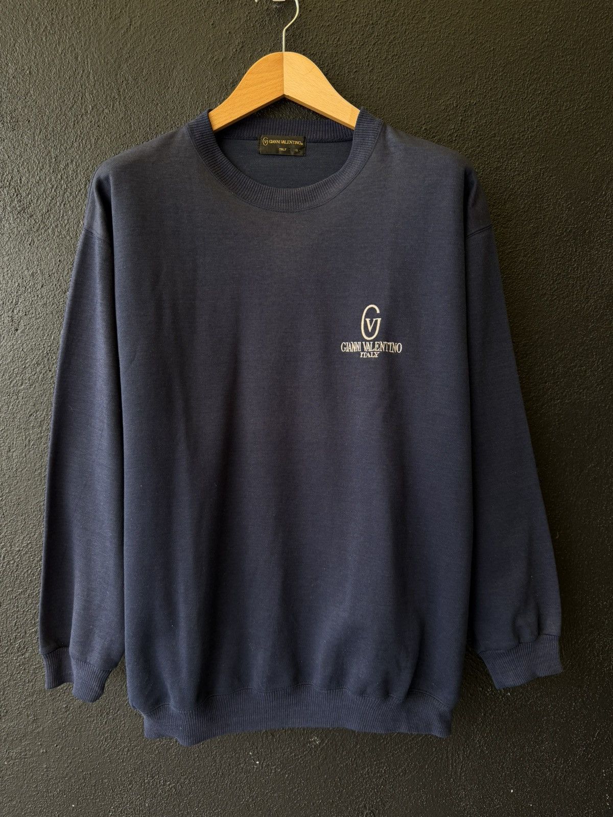 Gianni Valentino Vintage Gianni Valentino Italy Navy V Logo Sweatshirt Size US L / EU 52-54 / 3 - 1 Thumbnail