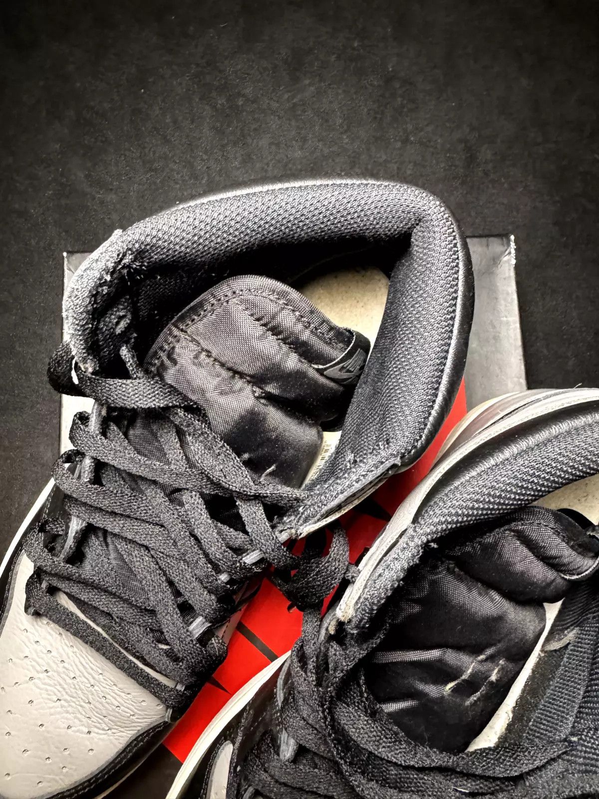 Jordan Brand × Nike Nike Air Jordan 1 Retro OG High Shadow 2018 555088-013 Size US 10.5 / EU 43-44 - 11 Thumbnail