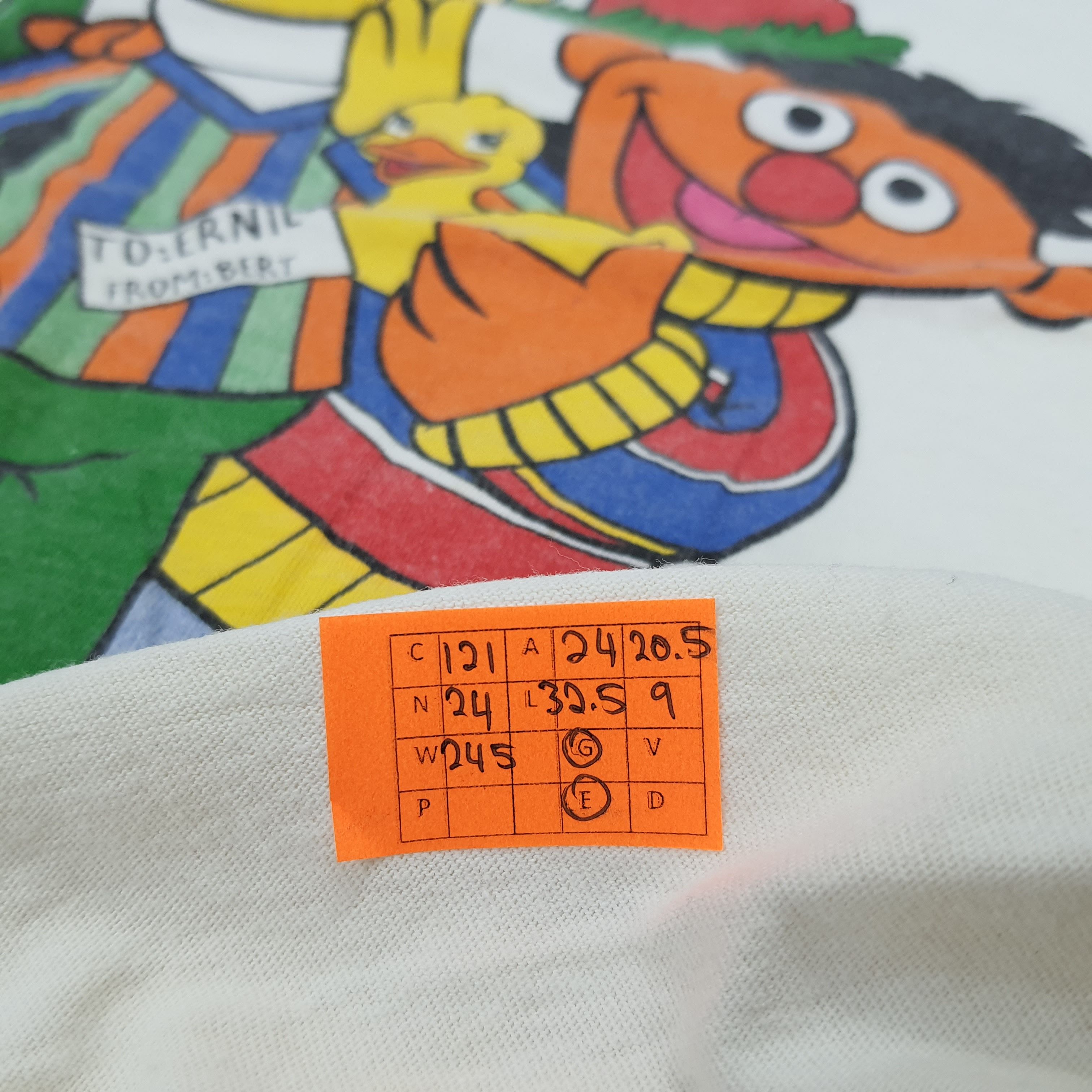 Vintage Vintage Sasame Street Ernie and Bert Christmas T-shirt Size US XL / EU 56 / 4 - 6 Thumbnail