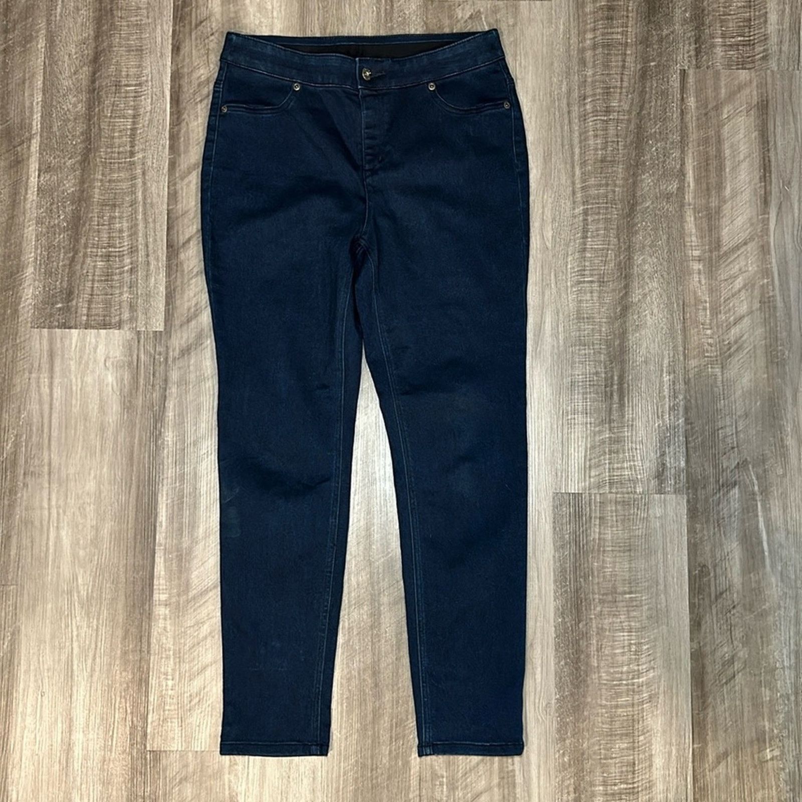 Chicos Chico’s Perfect Stretch Sateen Jegging - 1 Short Size 30" / US 8 / IT 44 - 1 Thumbnail