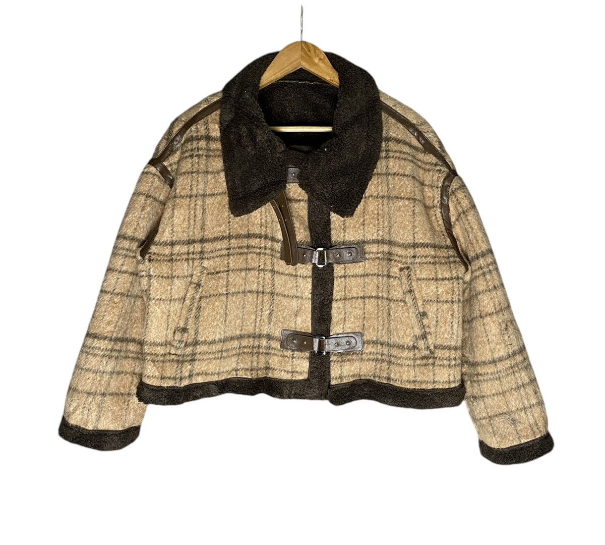 Japanese Brand Vintage Japanese Fur Crop Top Jacket Size US S / EU 44-46 / 1 - 1 Thumbnail