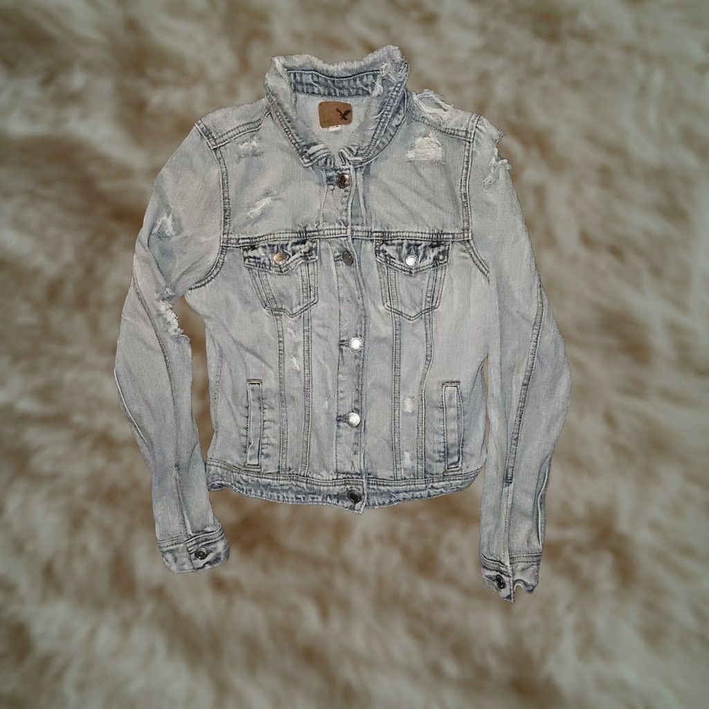 American Eagle Outfitters VINTAGE American Eagle Outfitters Denim Jacket Women Medium Lt. Blue Flap Pockets Distressed 80s 90s City Classic Outdoor Womens Size 32" / US 10 / IT 46 - 1 Thumbnail