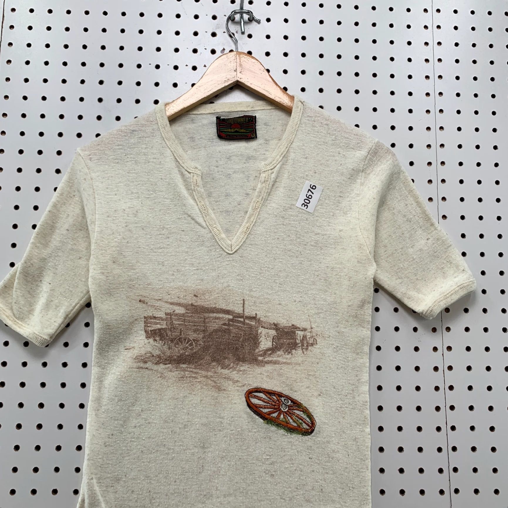 Vintage VINTAGE Sundowner Shirt Womens S Beige V Neck Top 16X23 Erika Strasberg Size S / US 4 / IT 40 - 5 Thumbnail