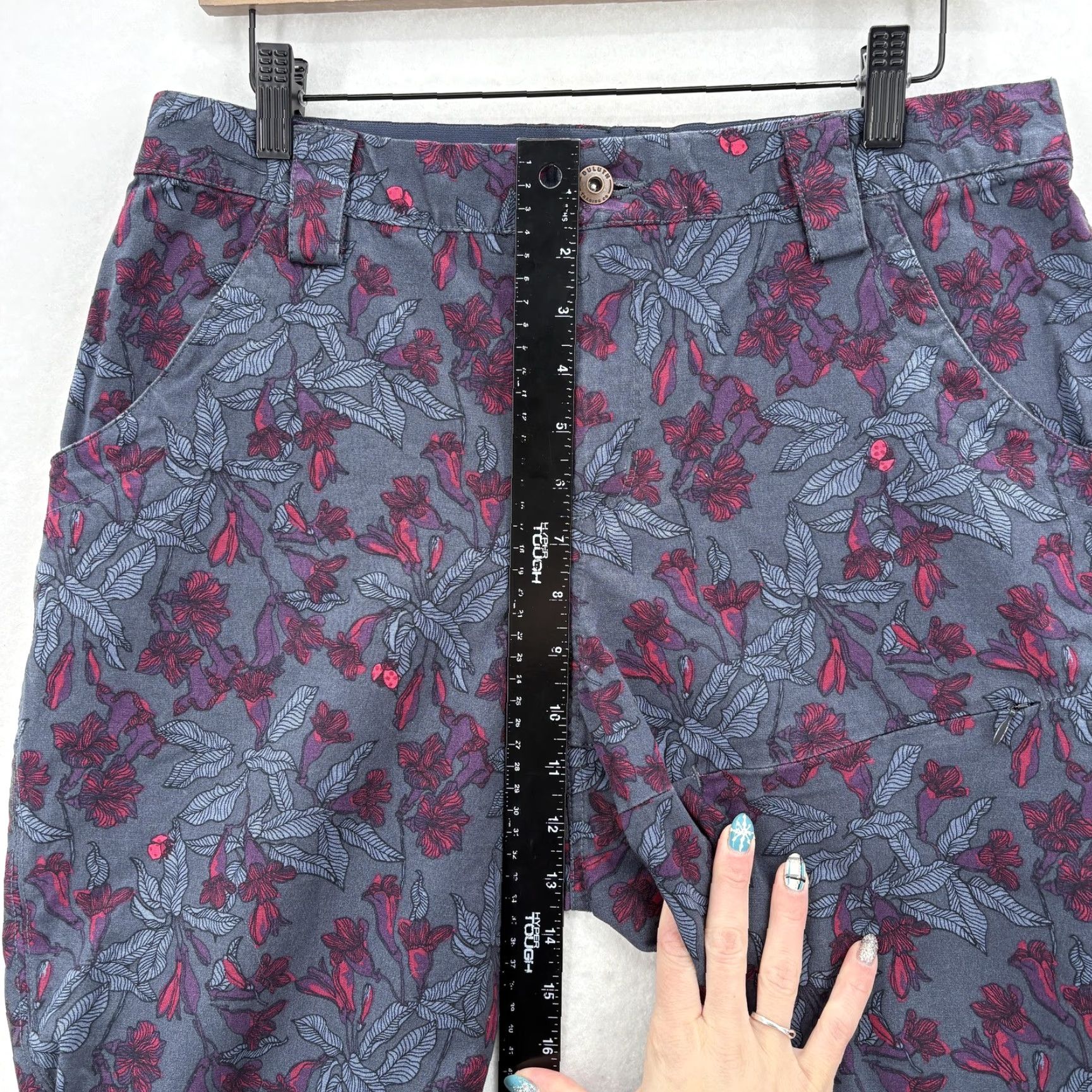 Duluth Trading Company Duluth Pedal Pusher Pants Womens 10 Gray Floral Stretch Size 32" / US 10 / IT 46 - 7 Thumbnail
