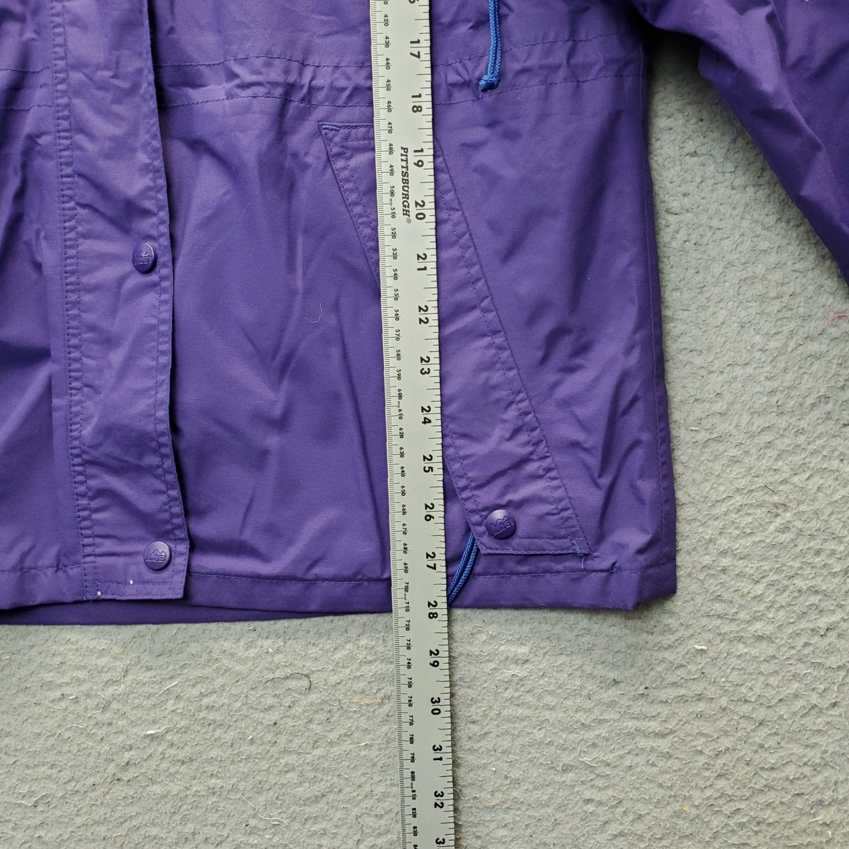 Vintage REI Rain Jacket Women Size 8 Purple Lined Adjustable Waist Front Zip Inside Zip Windbreaker Casual Outdoor Mens Womens Size M / US 6-8 / IT 42-44 - 4 Thumbnail