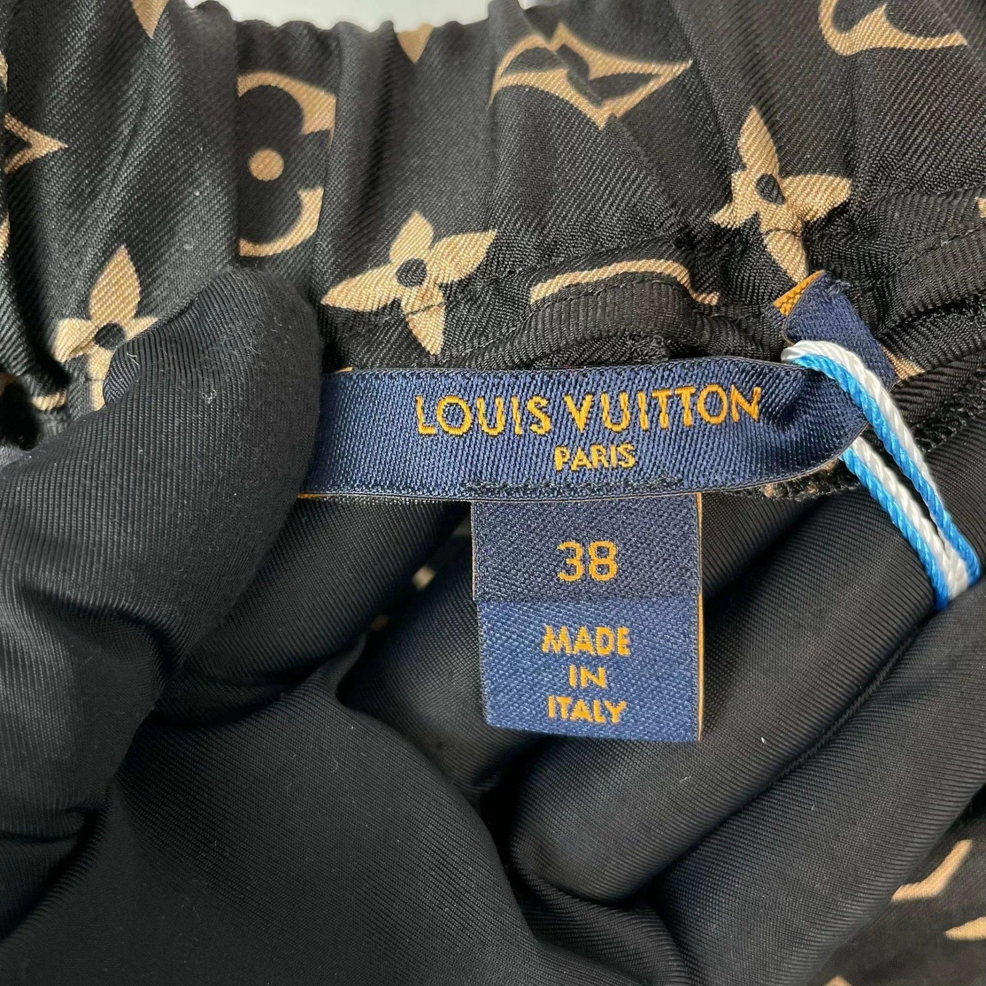 Louis Vuitton LV Monogram Silk Black 38 Shorts Size 27" / US 4 / IT 40 - 3 Thumbnail