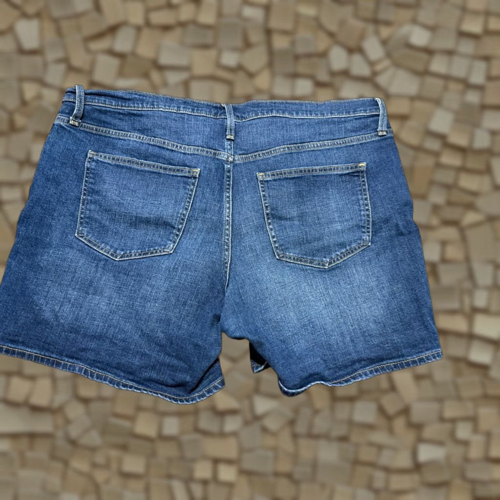 Gap GAP Jeans Shorts Women's 18R Blue Denim Casual 5" Short Mid Rise Bermuda 5-Pocket Design Womens Size 40" / US 18 - 1 Thumbnail
