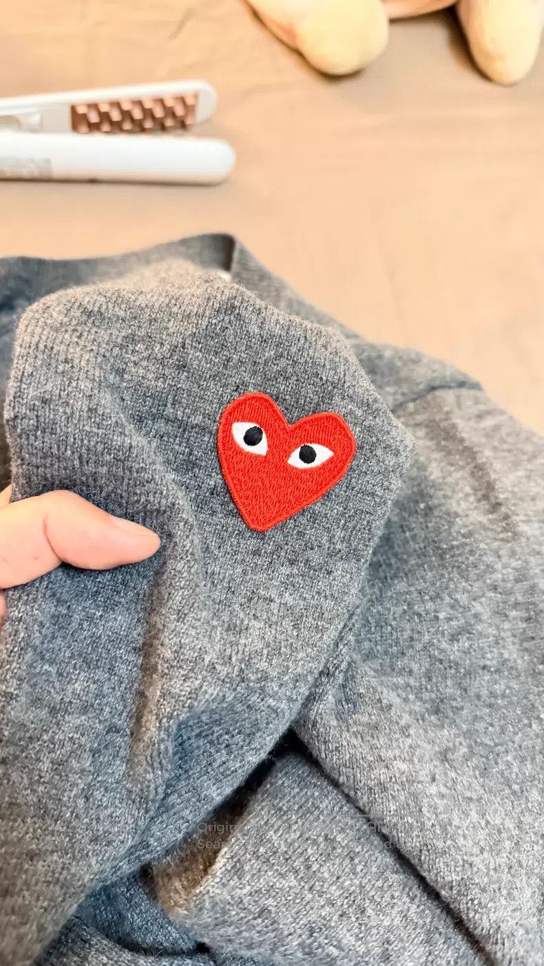 Comme des Garcons Comme Des Garcons Classic red heart grey wool cardigan Size S / US 4 / IT 40 - 4 Thumbnail