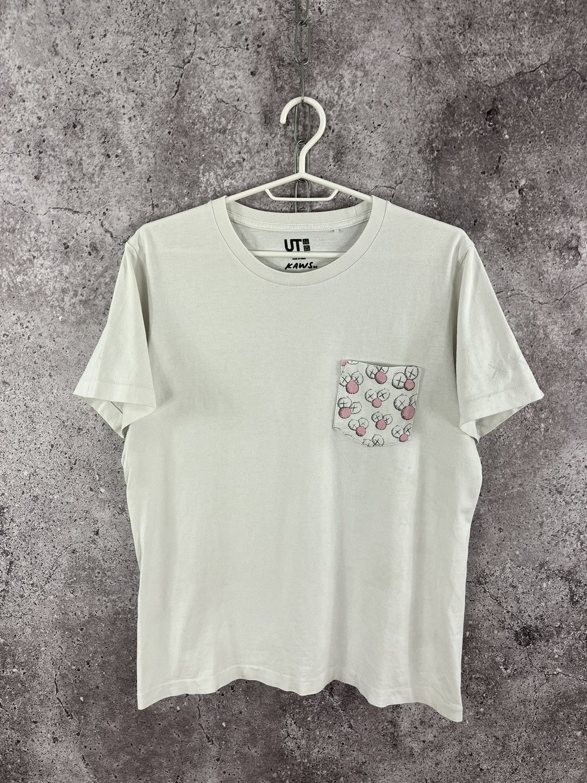 Kaws × Uniqlo Uniqlo x Kaws T-Shirt Pocket Logo Y2K White Size S Size US S / EU 44-46 / 1 - 1 Thumbnail