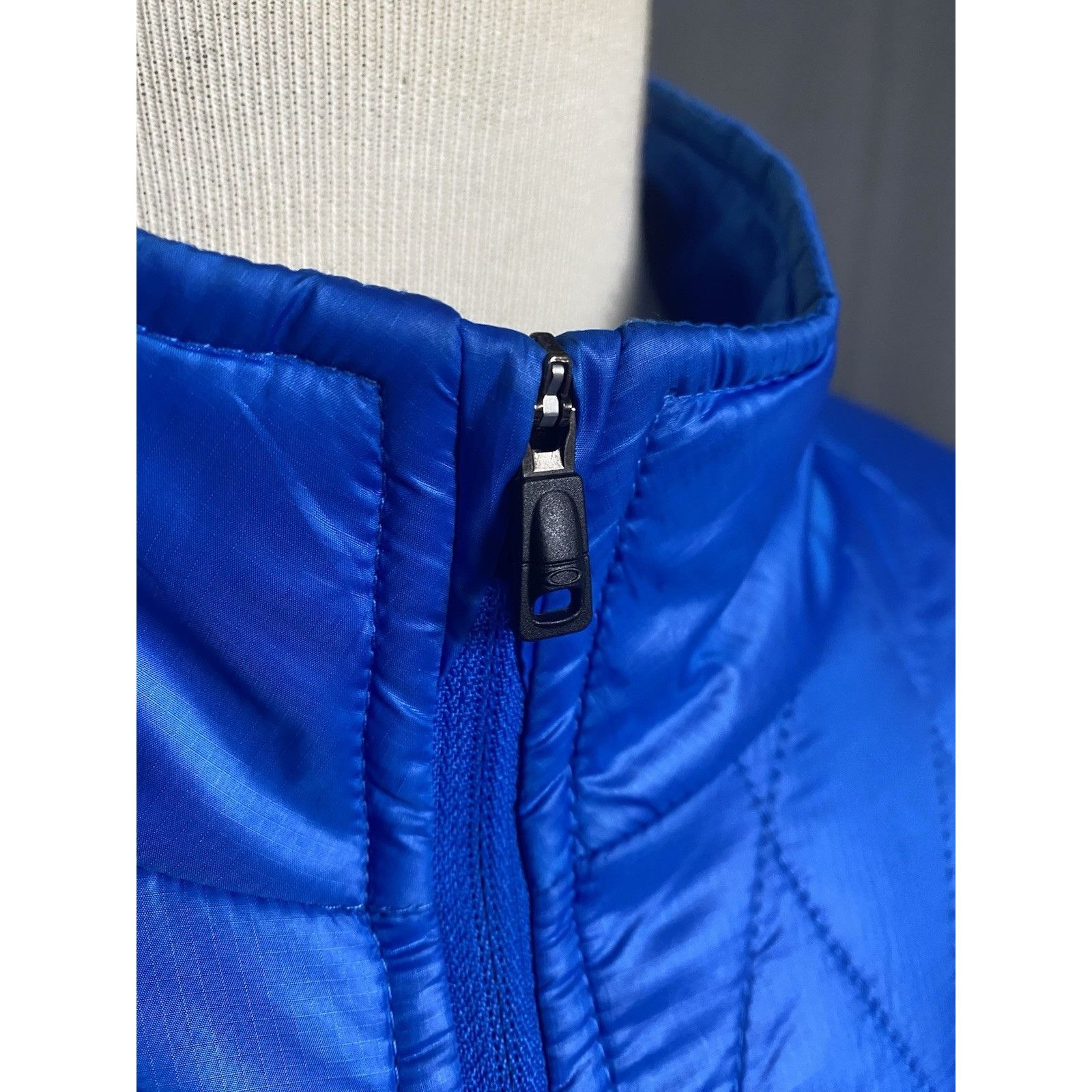 Oakley MINT! Oakley Men's Blue Puffer Quilted Vest Gilet Sleeveless Size US XXL / EU 58 / 5 - 8 Thumbnail